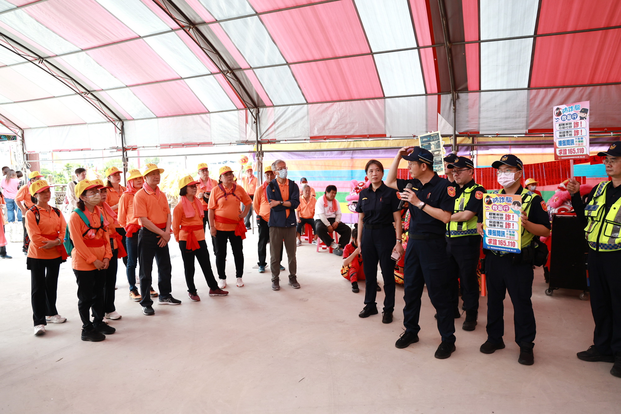 相關圖片3-草屯朝清宮媽祖遶境  許縣長到場祈福點燃起馬炮