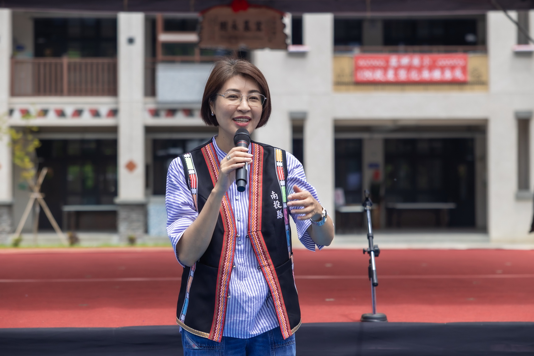 相關圖片1-信義鄉羅娜國小新建校舍化雨樓落成