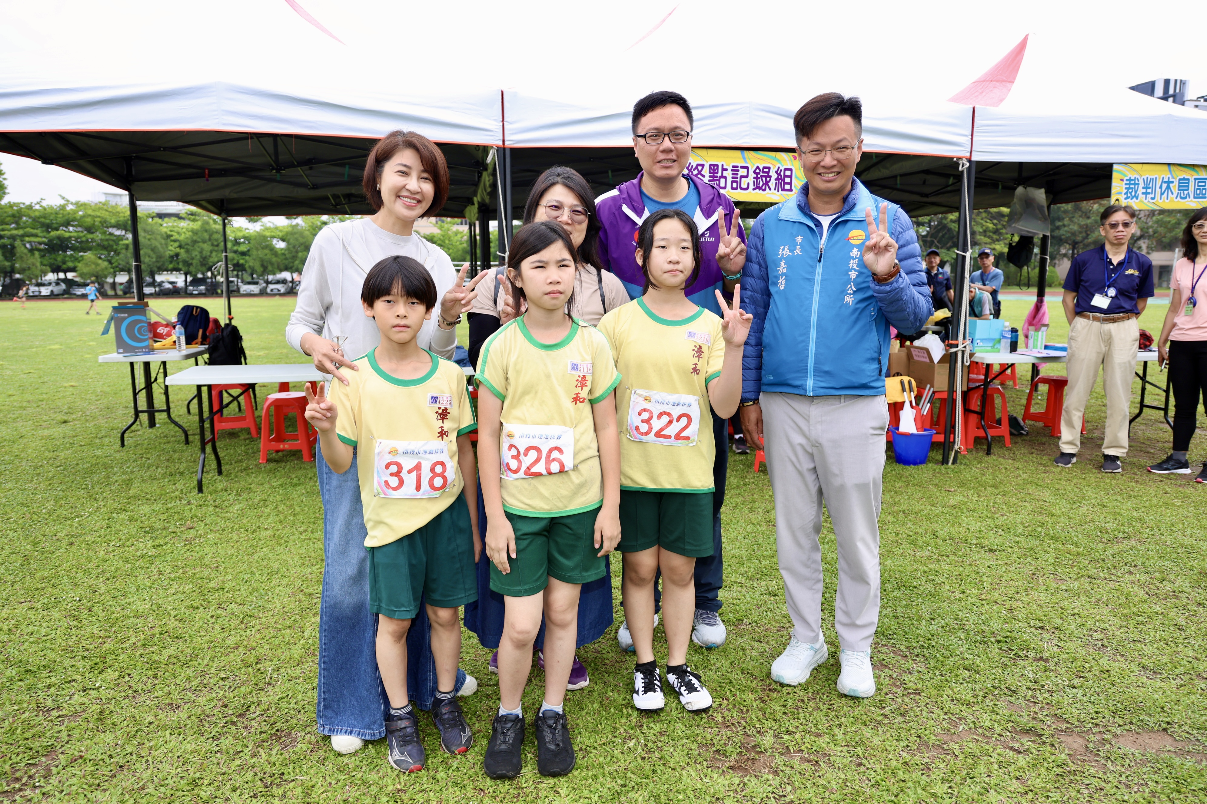 相關圖片7-南投市第44屆市運會熱血登場 許縣長為小將加油