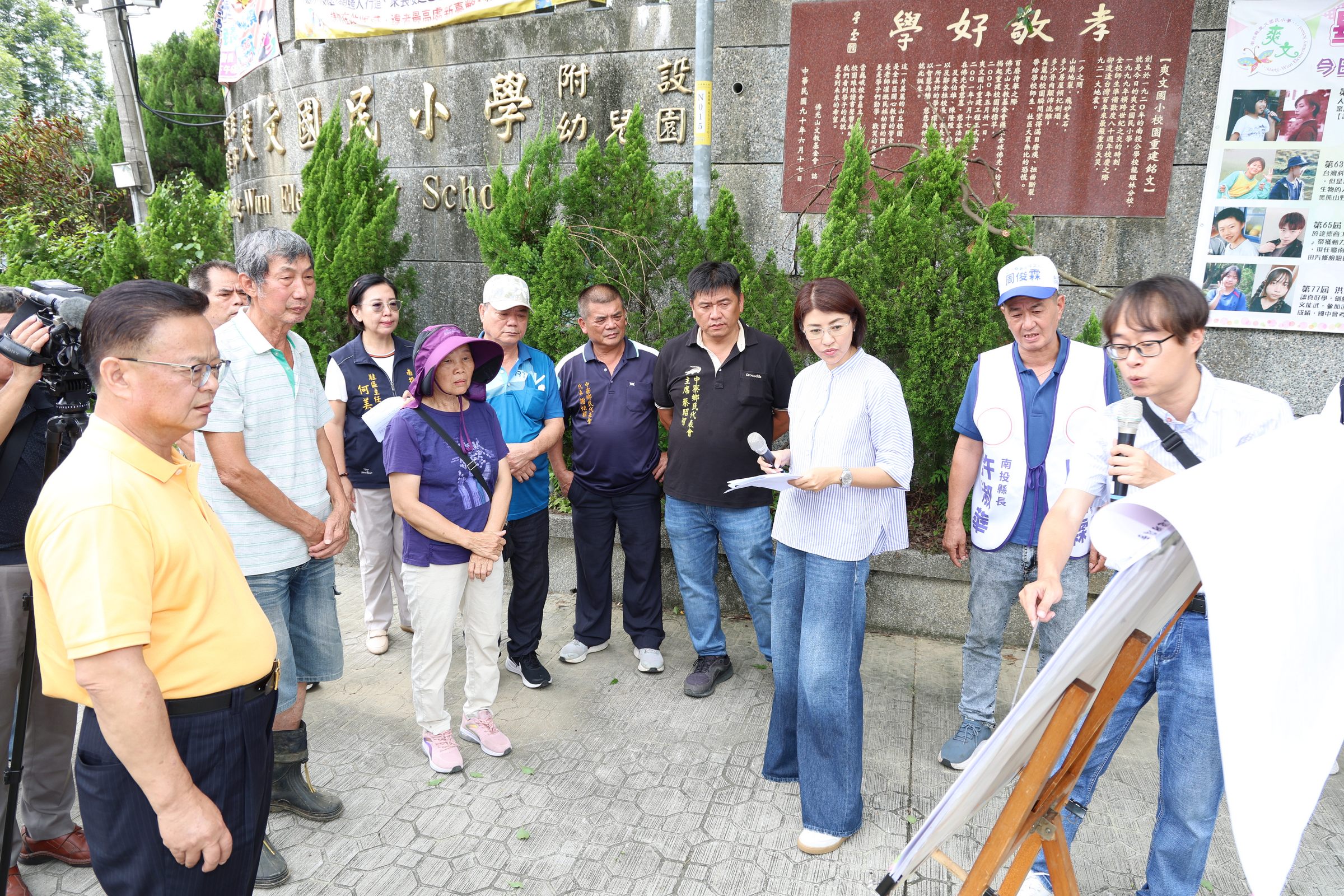 相關圖片6-許縣長勘查中寮鄉及草屯鎮20項地方建設　  改善道路排水守護居民安全
