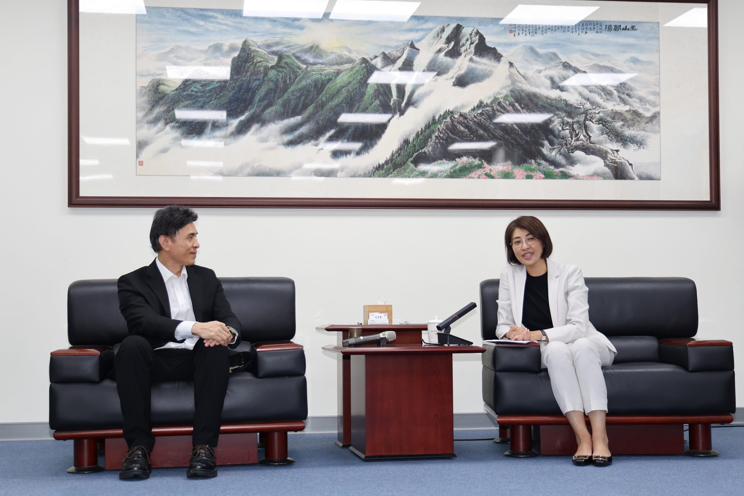 相關圖片3-企業愛心造福南投鄉親 廣知永續科技捐贈復康巴士 