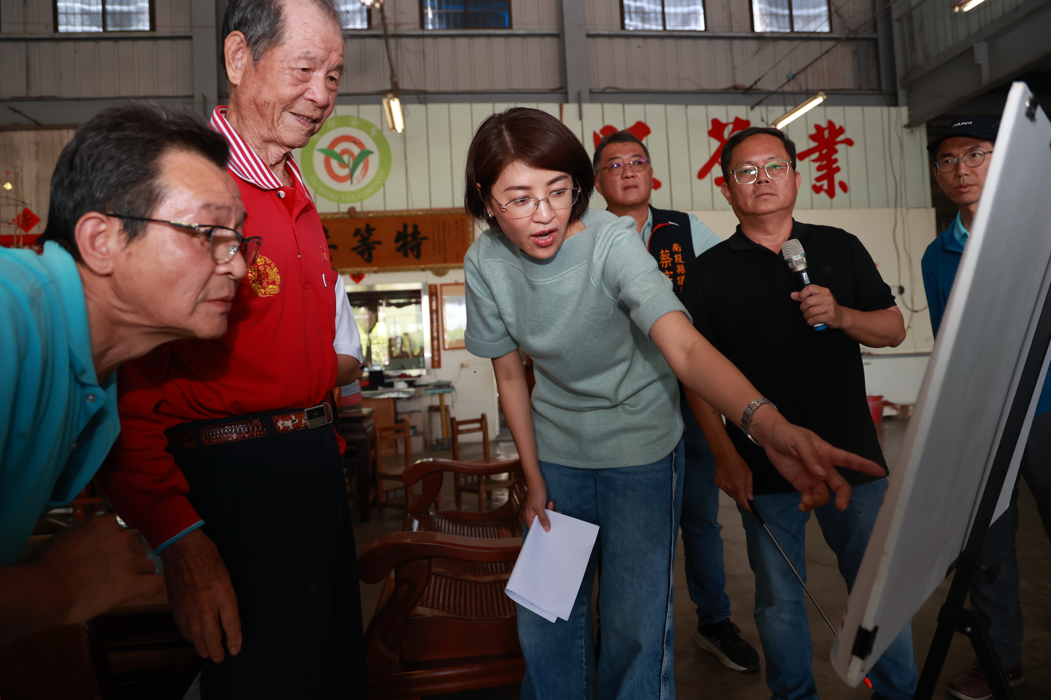 相關圖片2-縣長許淑華會勘名間基層建設   核定1,024萬改善