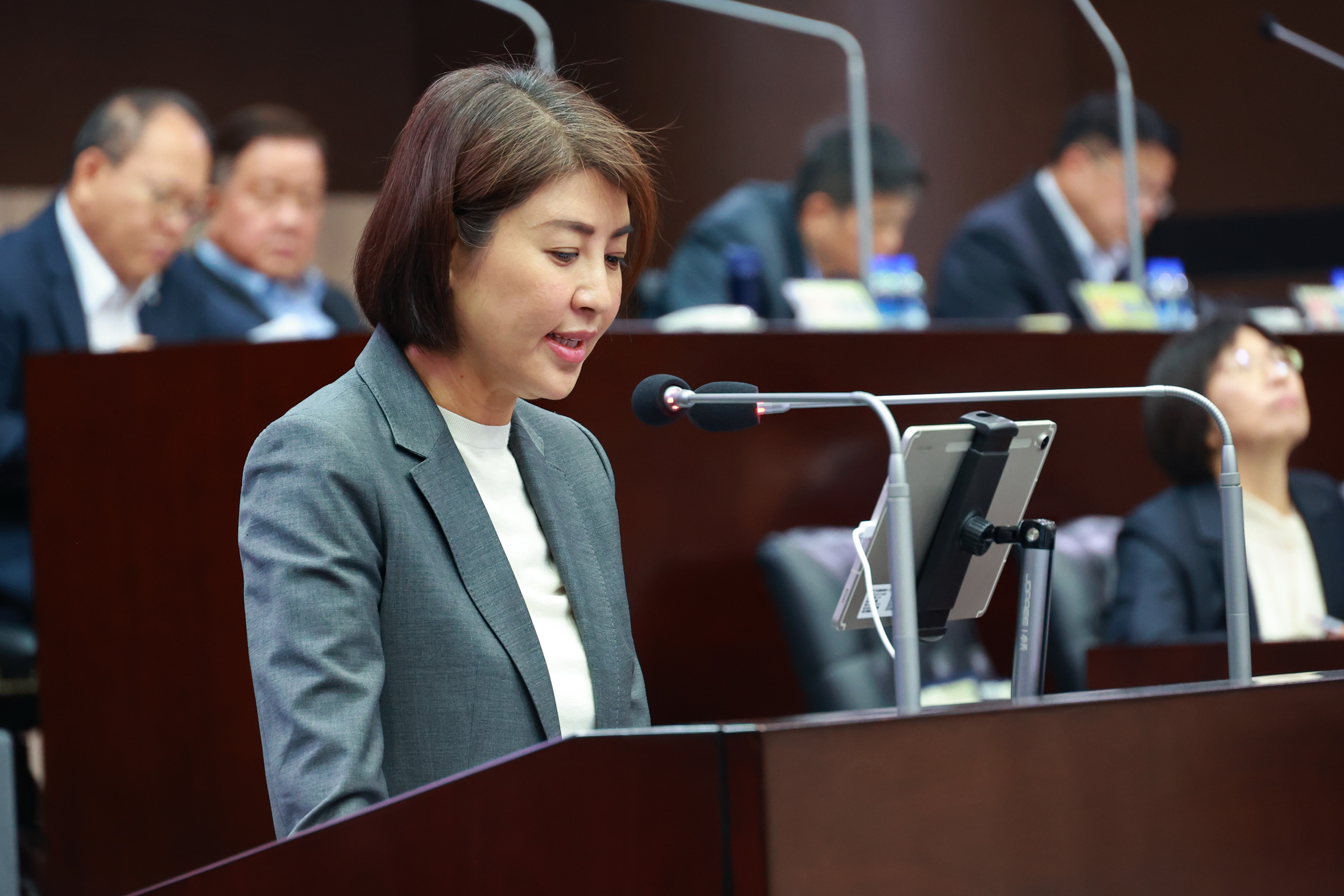 圖片-縣長許淑華議會報告施政成果　長者健保有補助   觀光、社福、交通亮眼