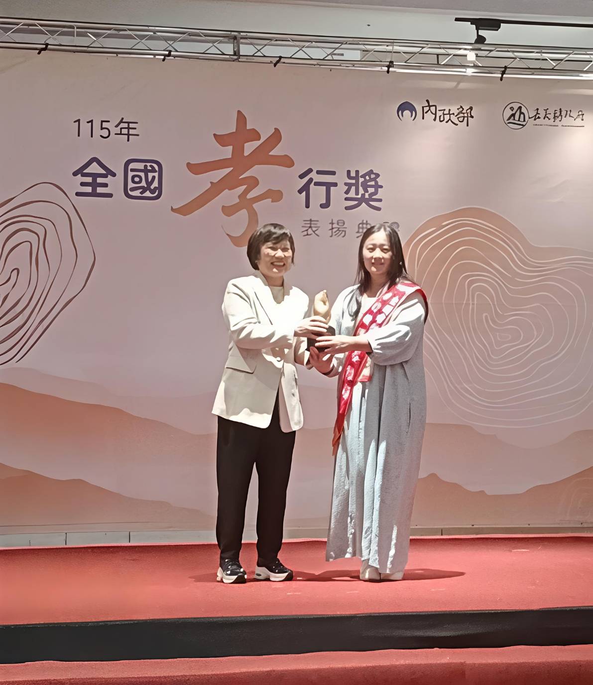 圖片-  全國孝行獎表揚  信義鄉谷雅韻獲獎