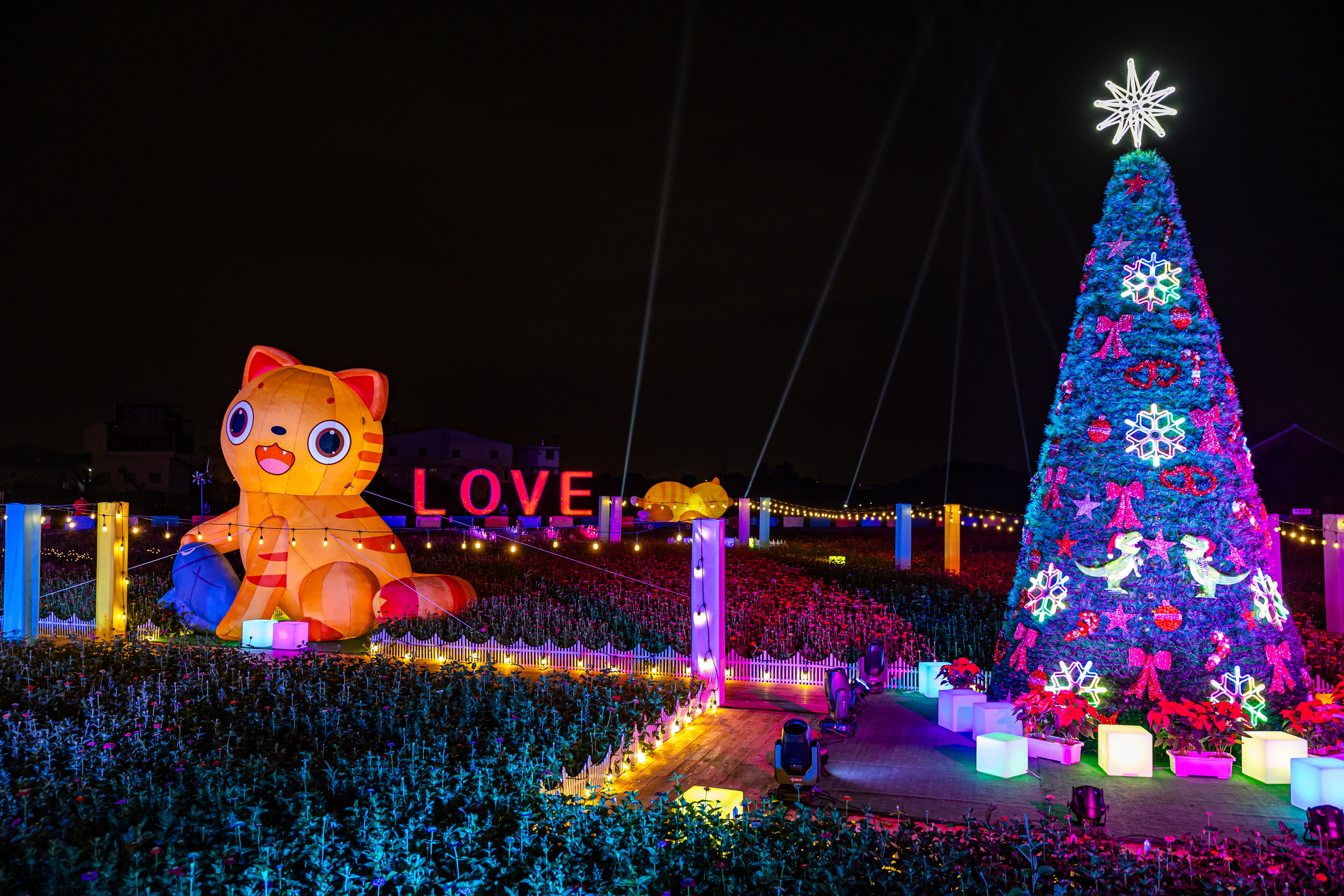 相關圖片3-草屯聖誕點燈溫馨登場　縣長許淑華讚彰明電子熱心公益