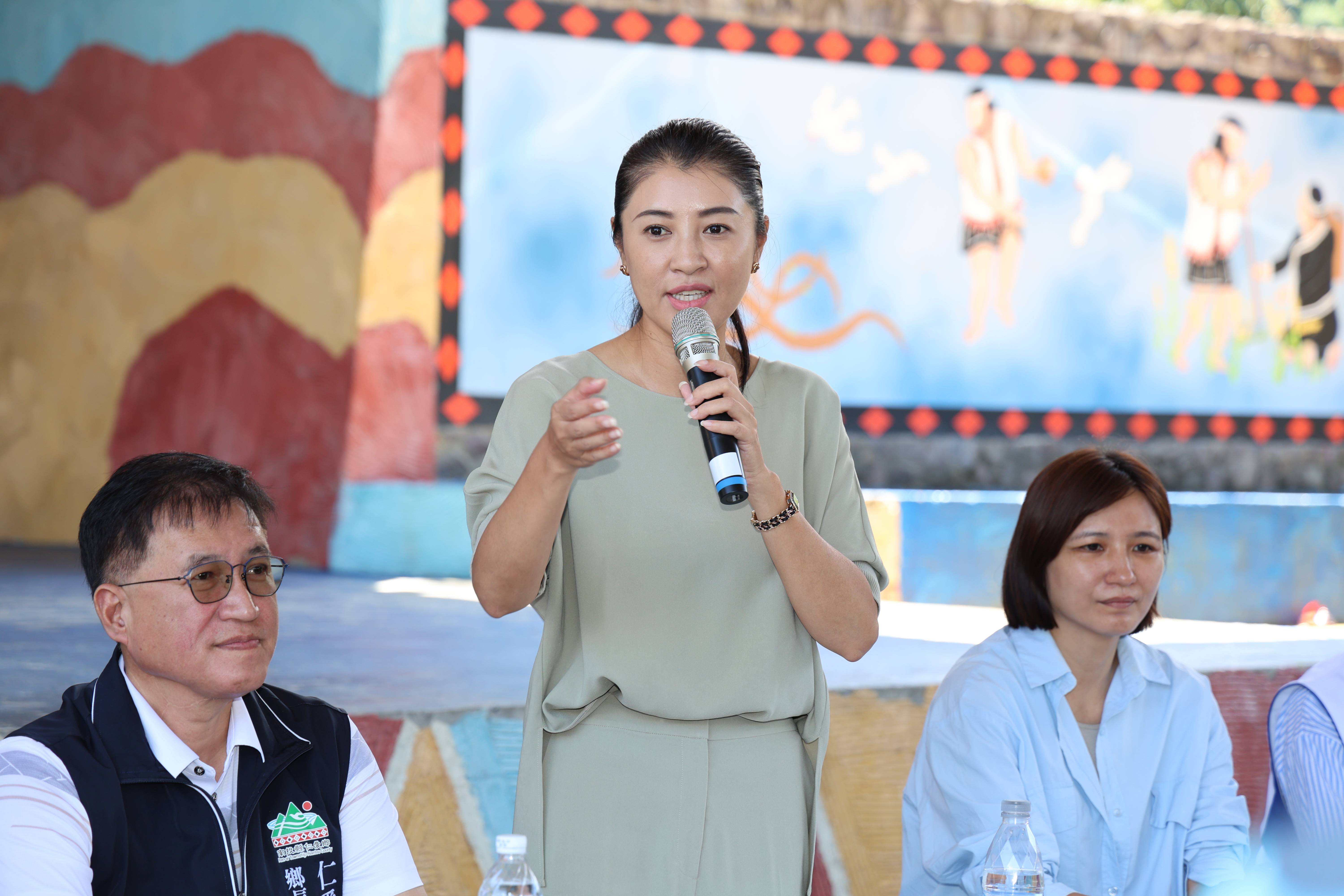 圖片-許縣長仁愛鄉會勘 加碼簽核逾1,600萬元改善工程