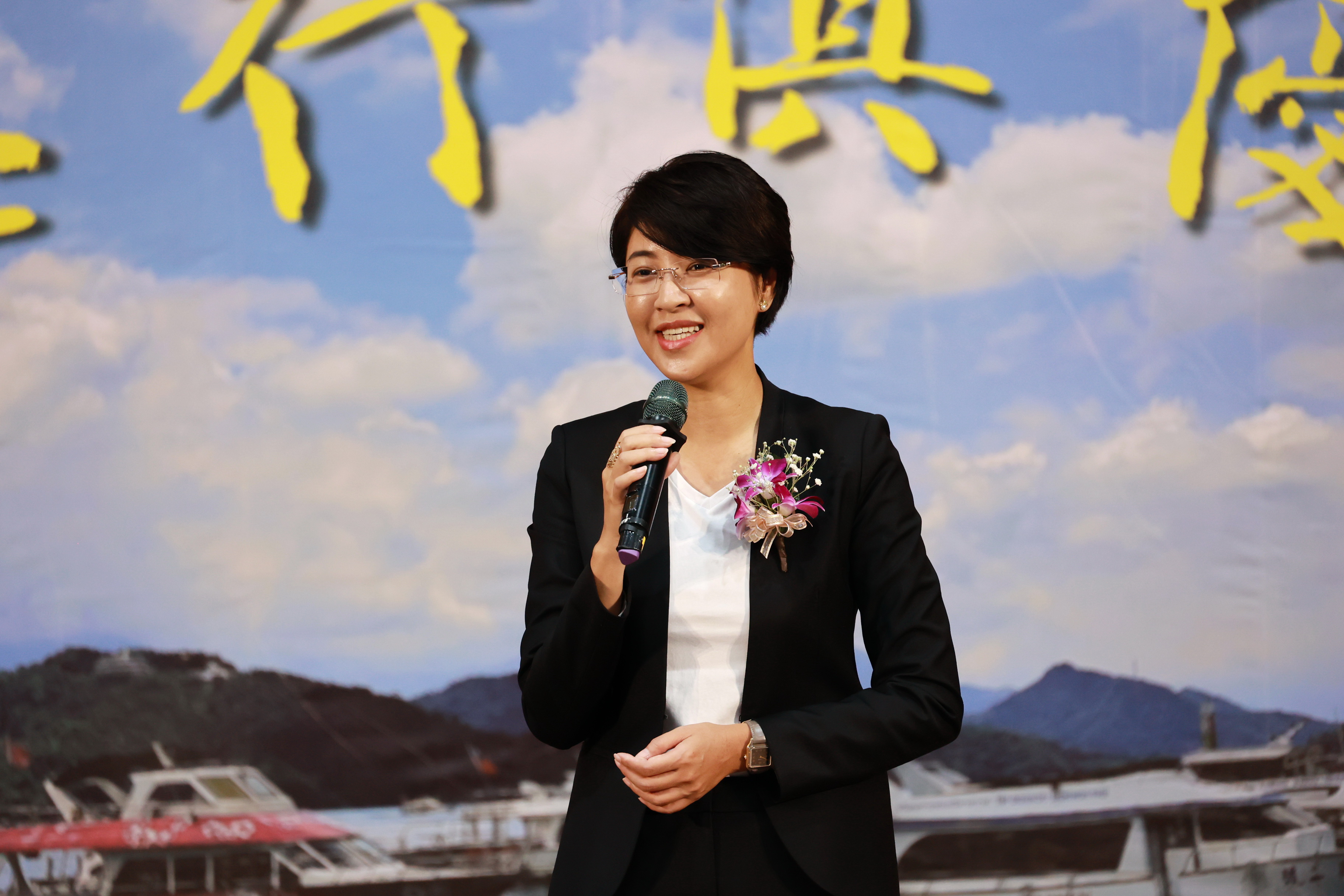 文章圖片-縣長許淑華親頒「縣長獎」   420位同學歡喜領獎