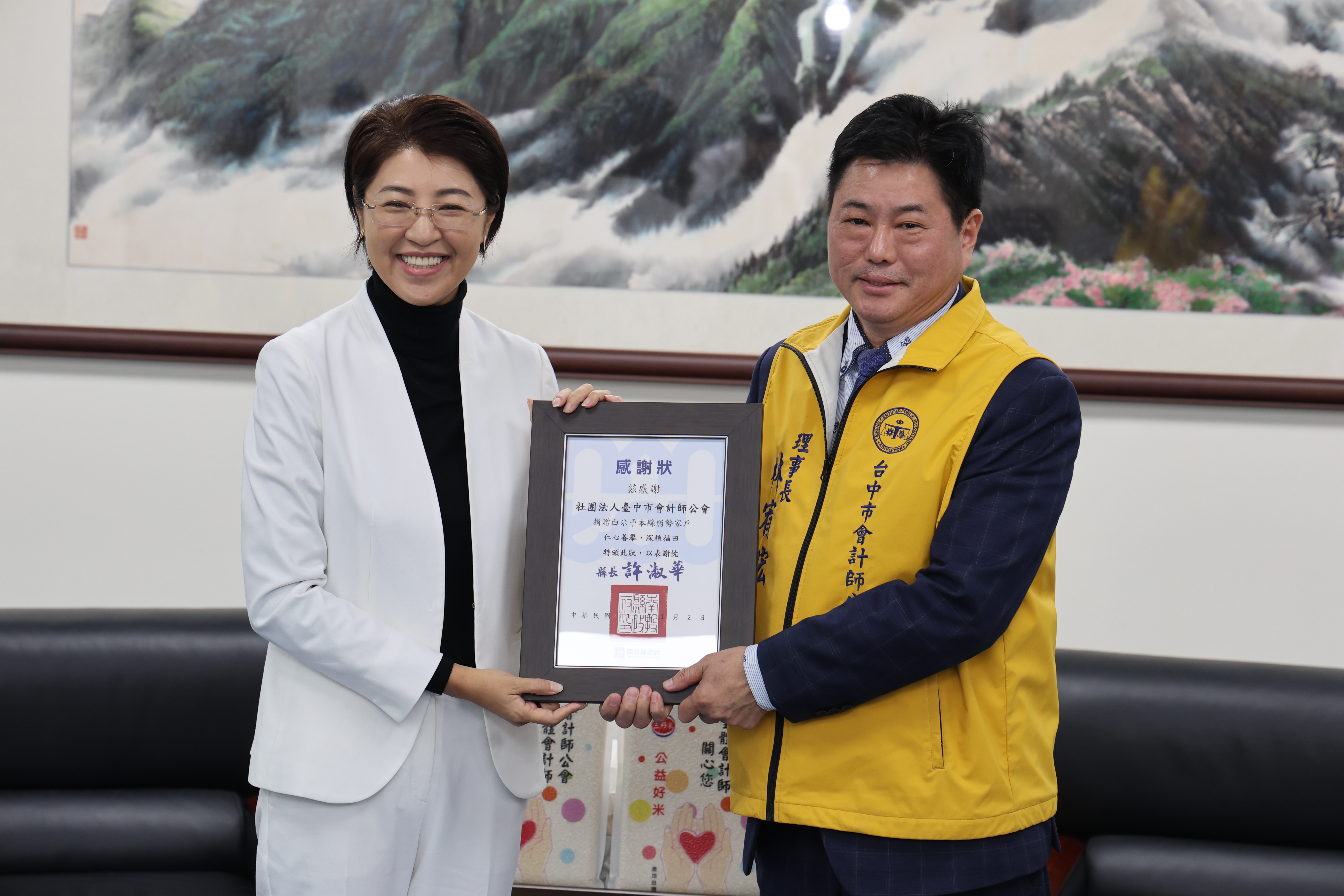 相關圖片4-愛心不斷！會計師公會第8年送暖南投 捐千包白米助弱勢過好年