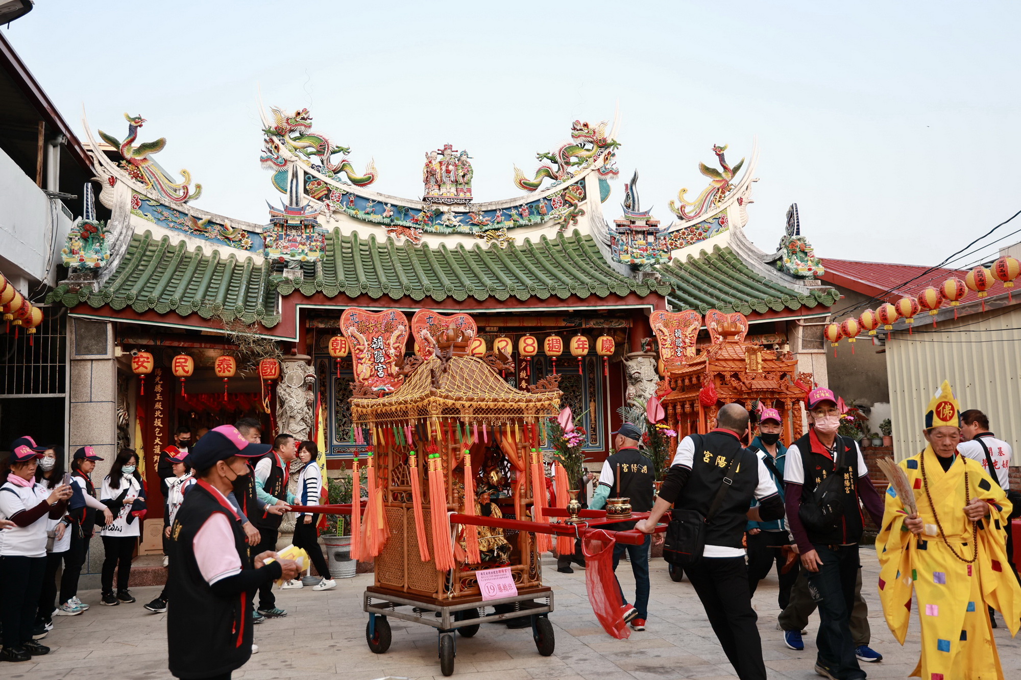 相關圖片1-許縣長出席草屯朝陽宮媽祖聖駕回庄巡香活動