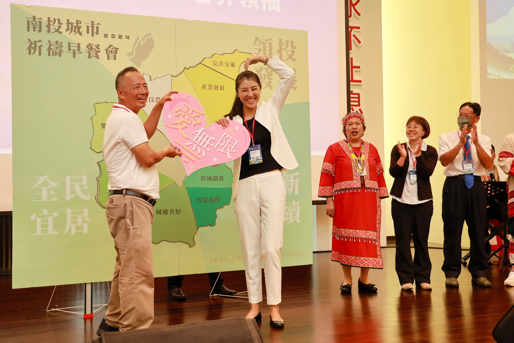 文章圖片-許縣長出席南投城市祈禱早餐會  敬拜禱告為南投祝福