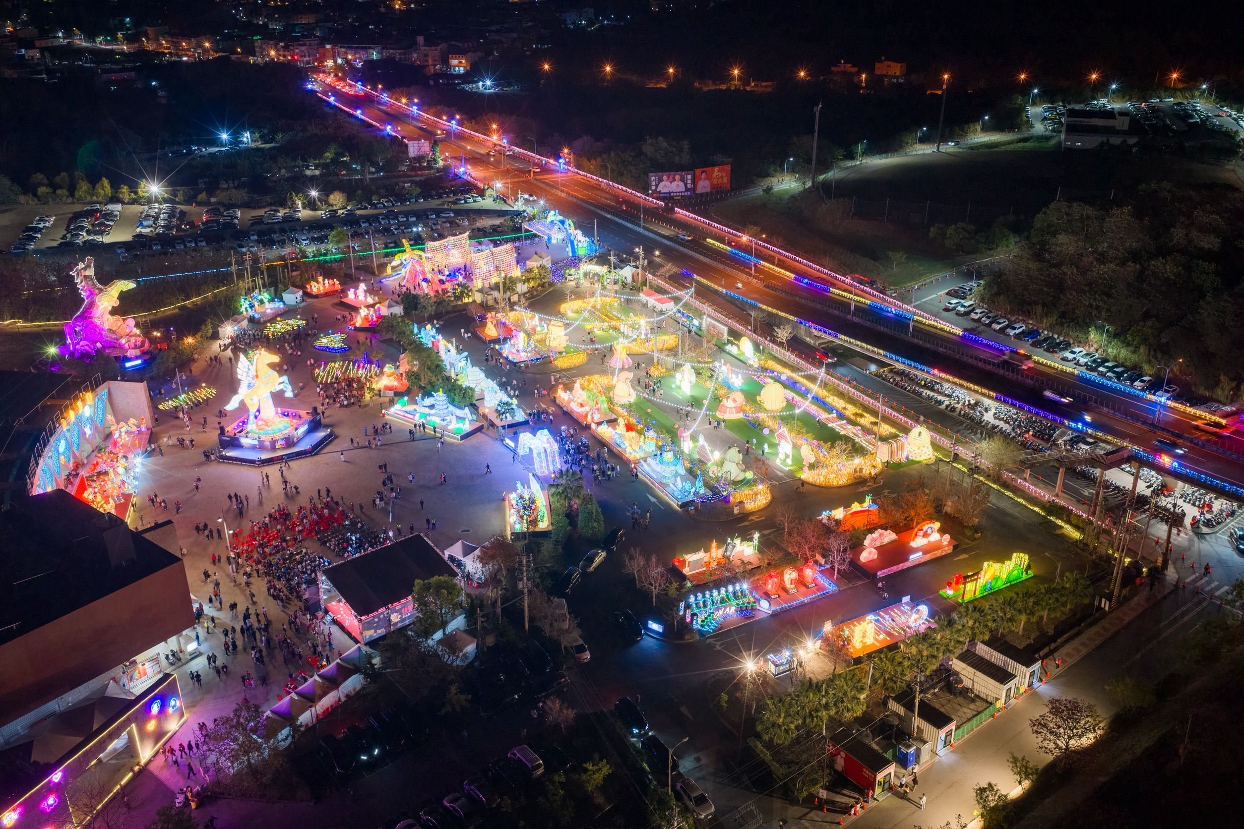 相關圖片2-南投燈會情人節浪漫開幕    駿馬、飛馬雙主燈破紀錄