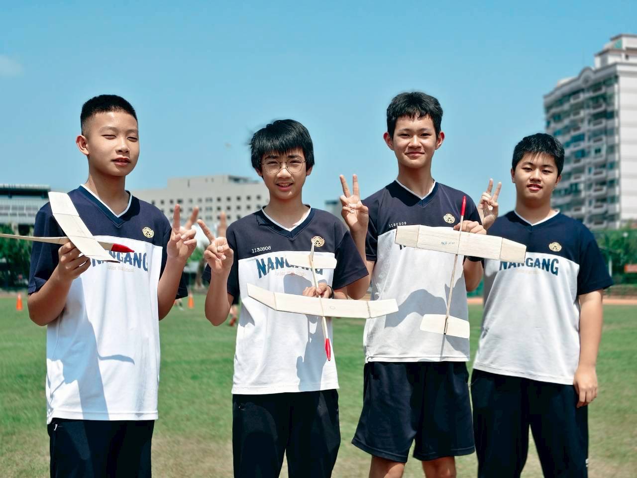 相關圖片5-師生齊飛、教學相長 南投縣滑翔機飛行競賽於24日熱鬧登場