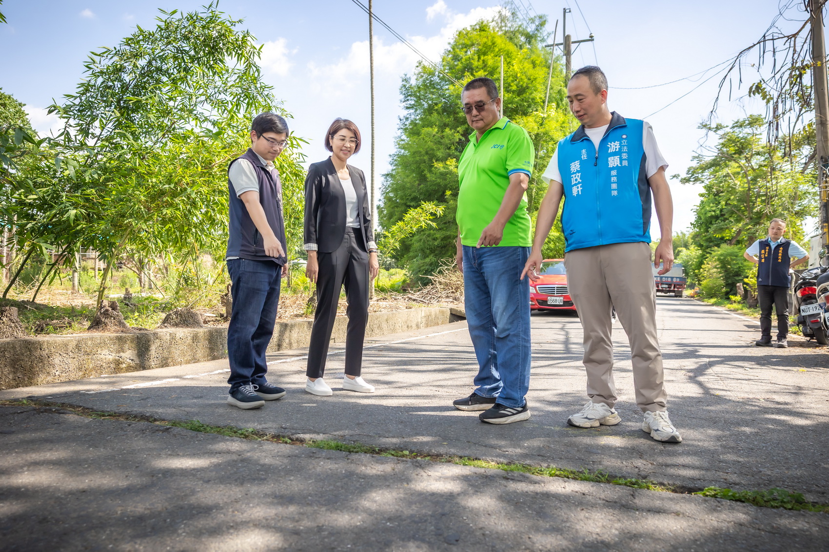 相關圖片4-許縣長會勘名間鄉16處道路及排水　將花費近三千萬改善