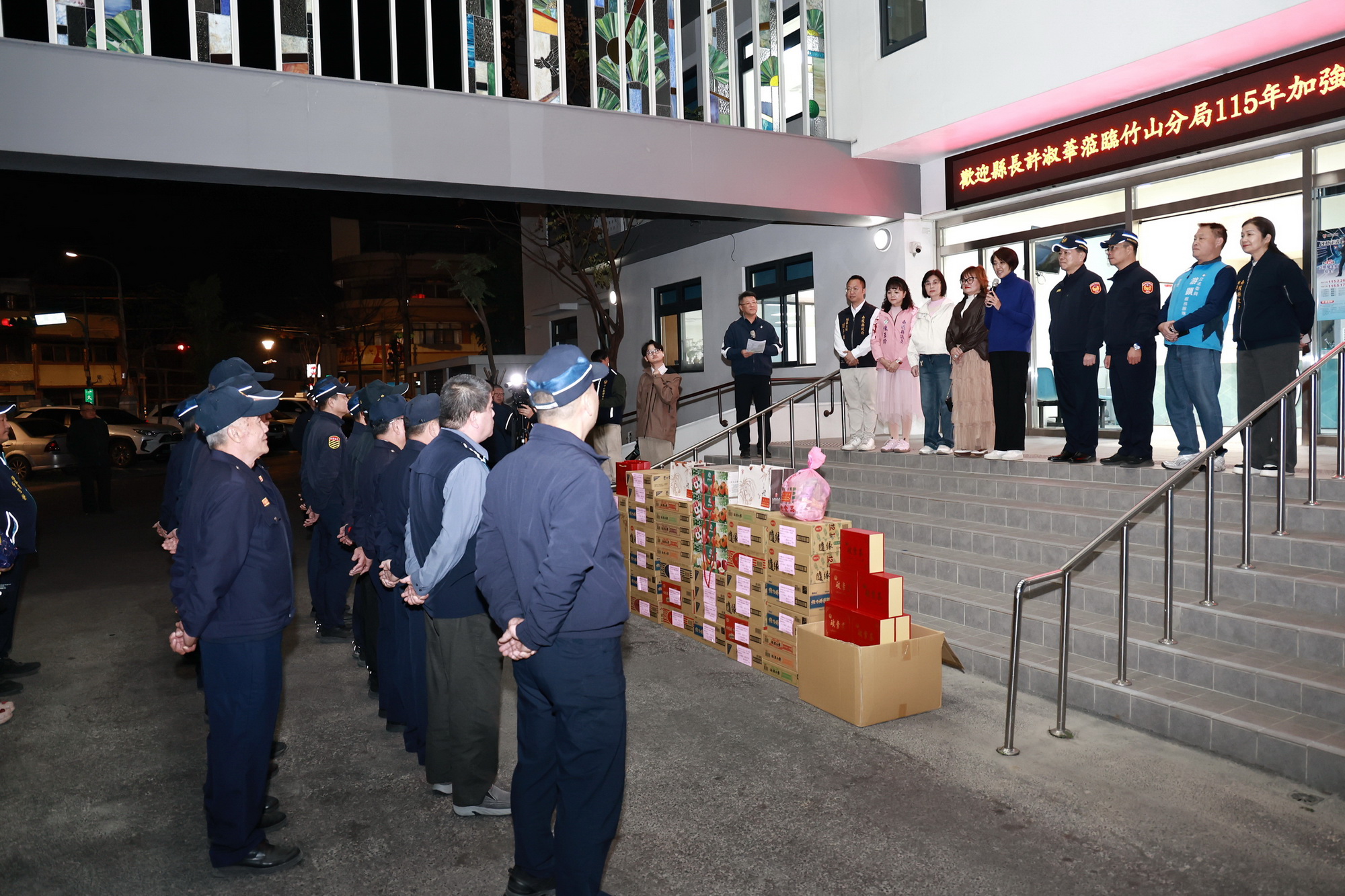 相關圖片3-春節安全維護工作首日  許縣長至竹山慰問員警與協勤民力