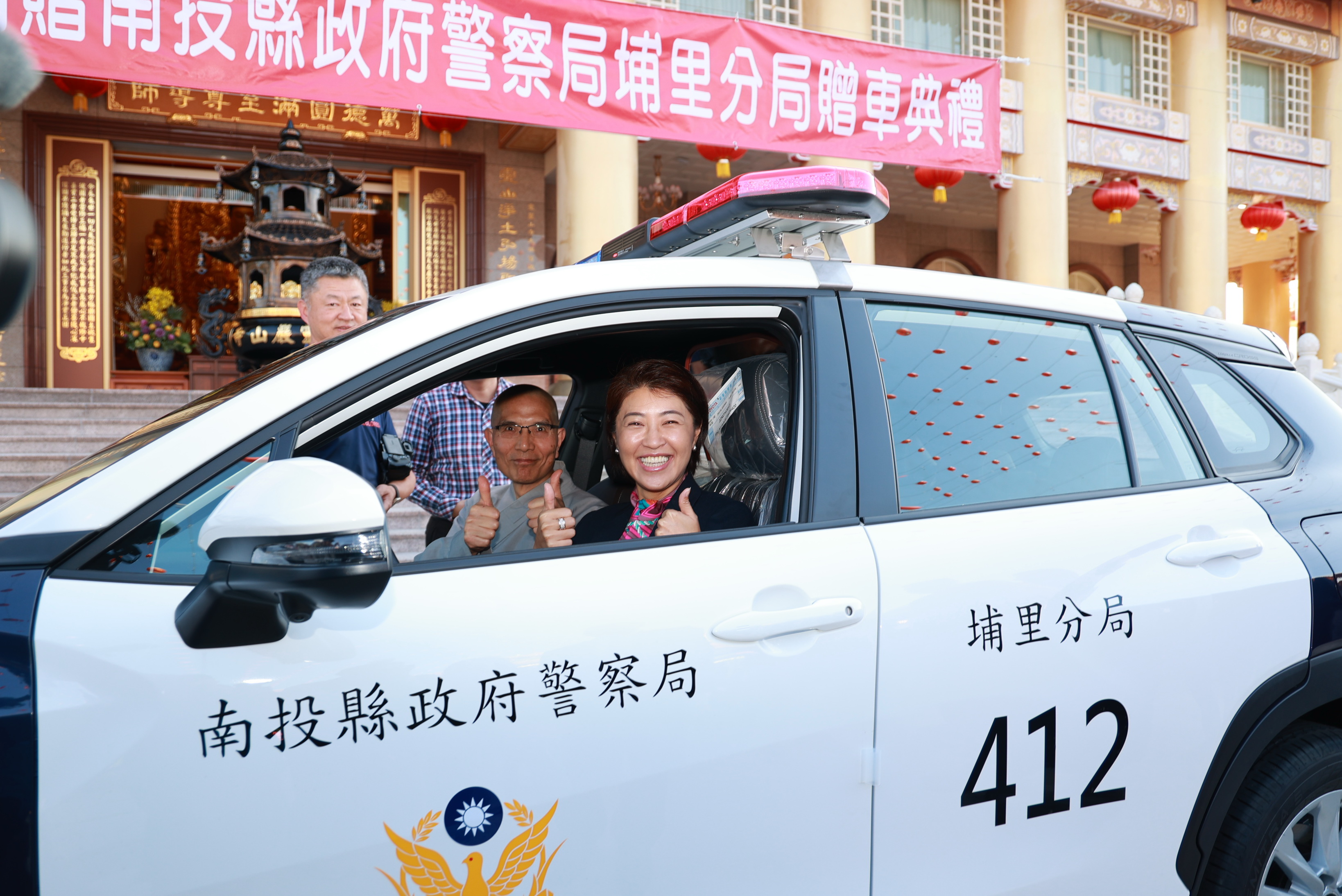 相關圖片1-佛門慈悲護治安  靈巖山寺捐贈三輛警用巡邏車　