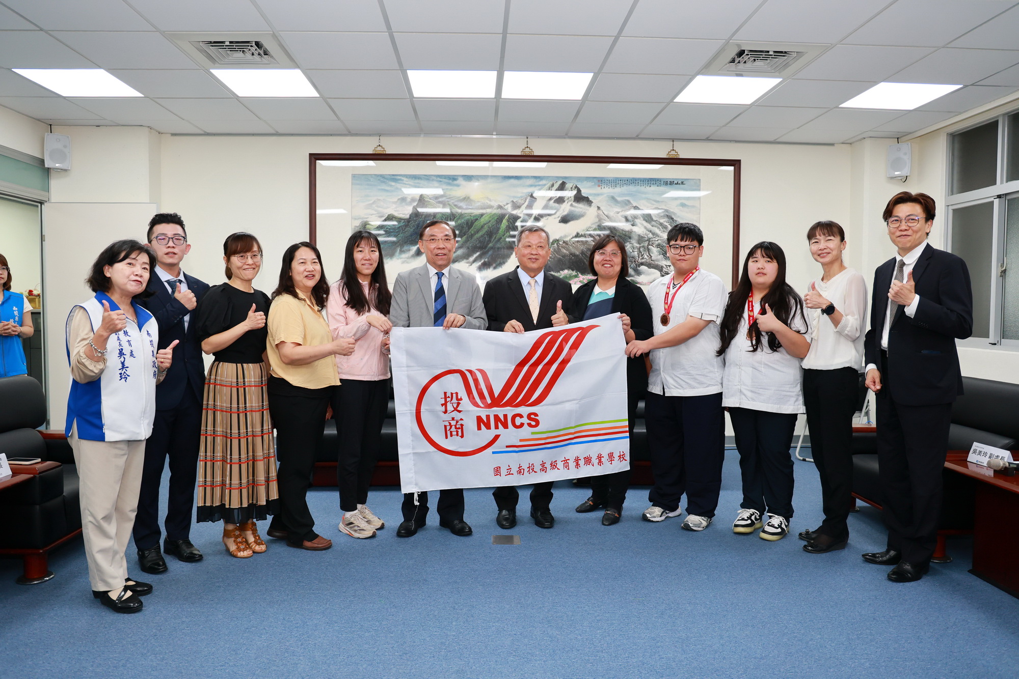 相關圖片5-縣府表揚本縣榮獲台新青少年志工菁英獎4位得主及南投高商