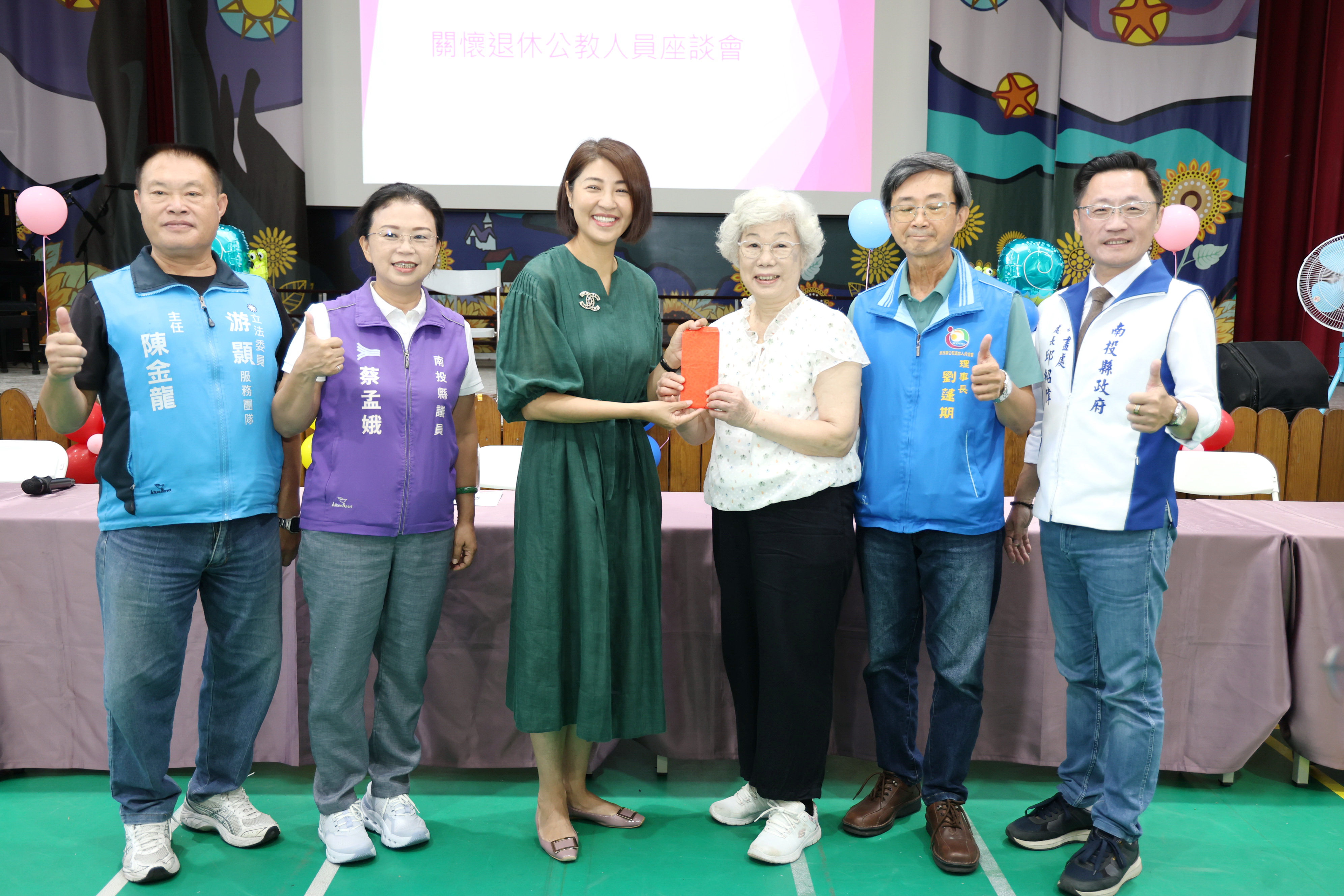相關圖片7-竹山鹿谷區退休公教人員座談會 許縣長出席致意