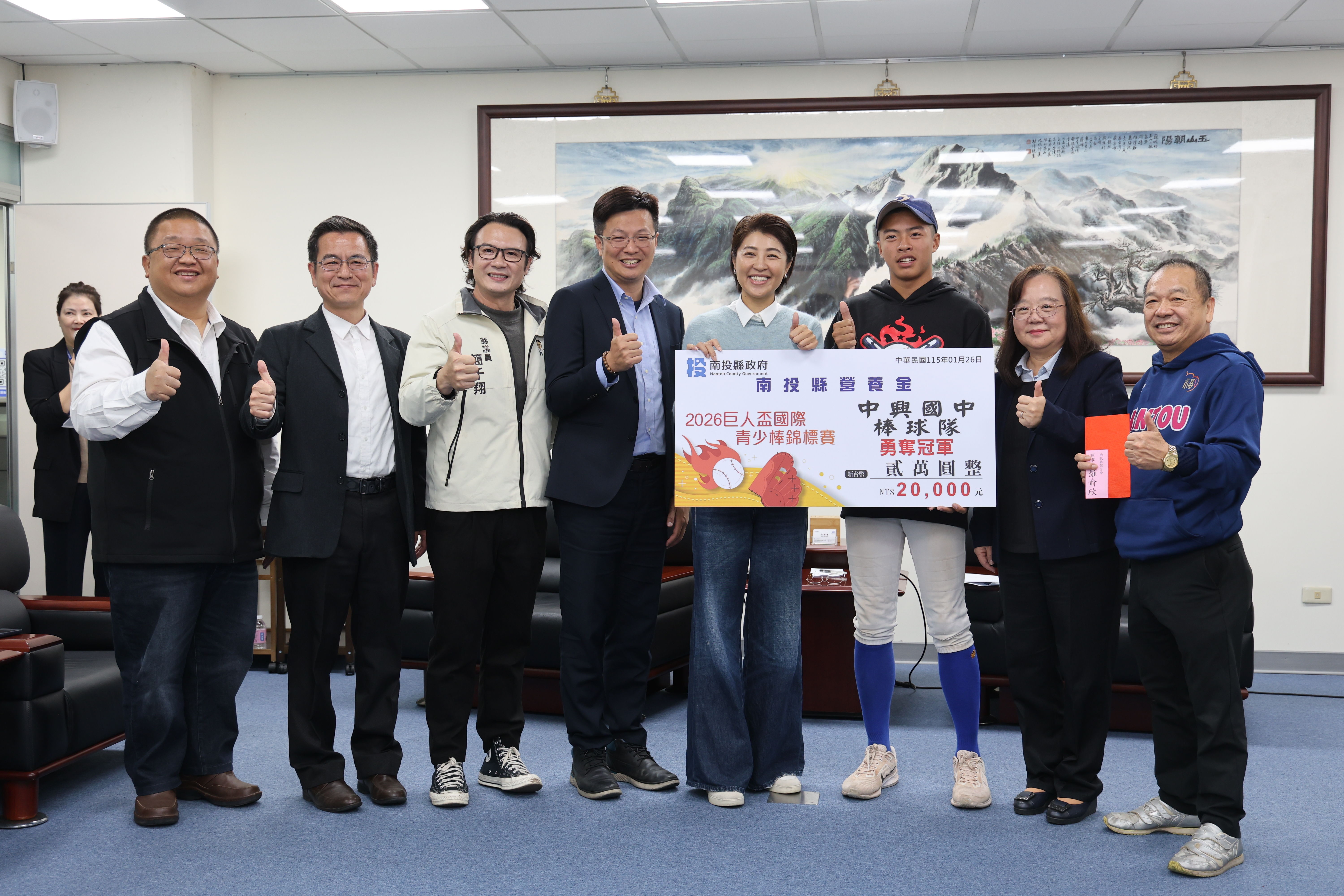 相關圖片1-中興國中勇奪2026巨人盃國際青少棒冠軍 許淑華縣長接見表揚