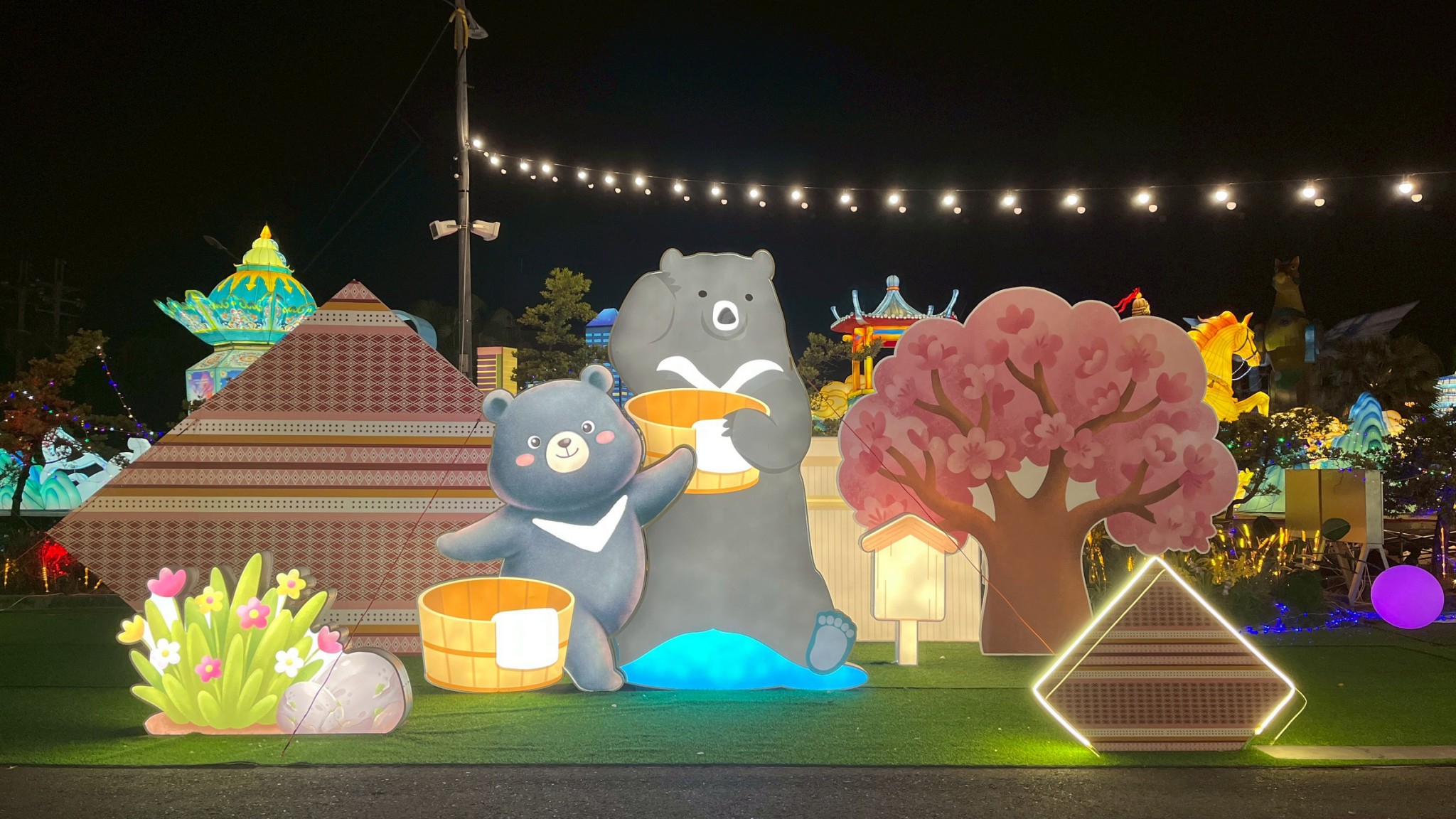 相關圖片1-南投燈會原民燈區「光舞豐年」同步放光