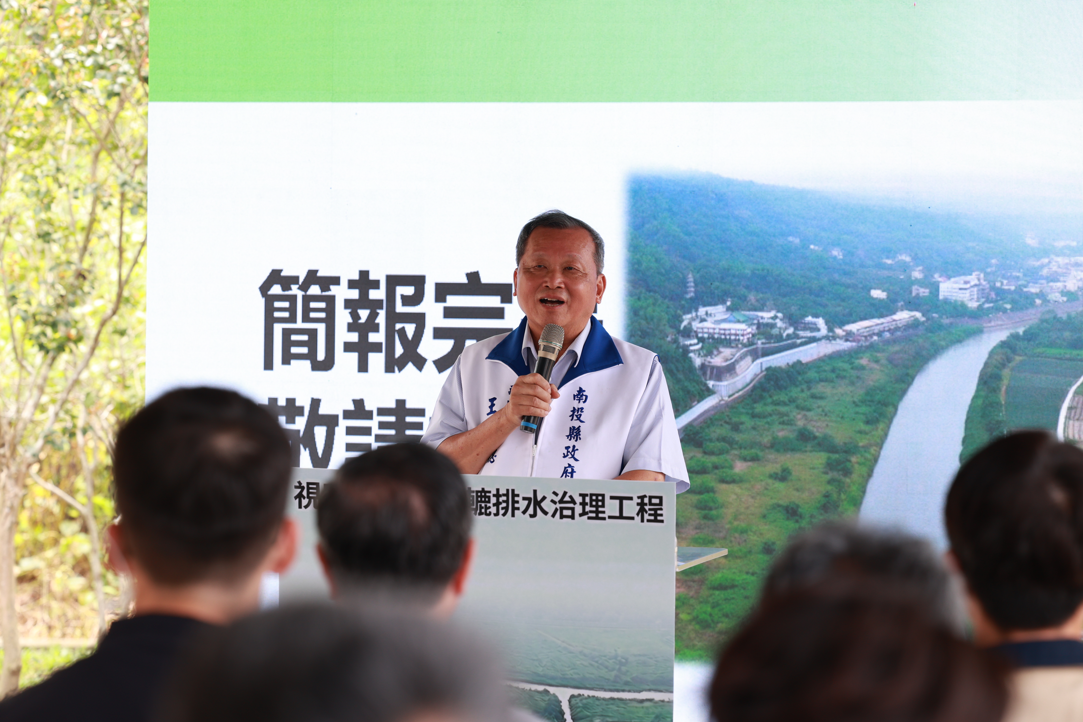 文章圖片-行政院長卓榮泰視察「外轆排水治理工程」 副縣長王瑞德盼中央維持負擔比例