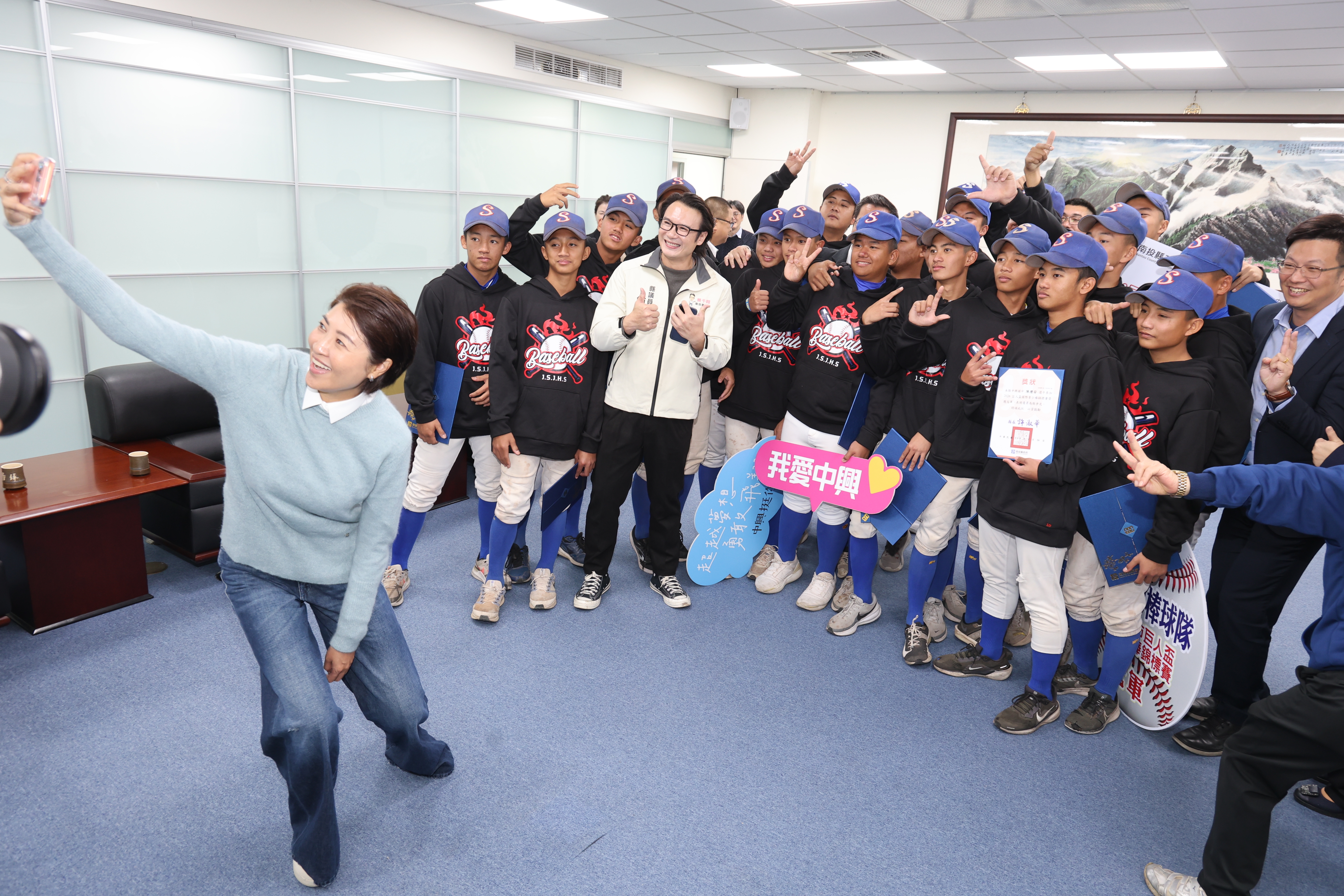 相關圖片2-中興國中勇奪2026巨人盃國際青少棒冠軍 許淑華縣長接見表揚