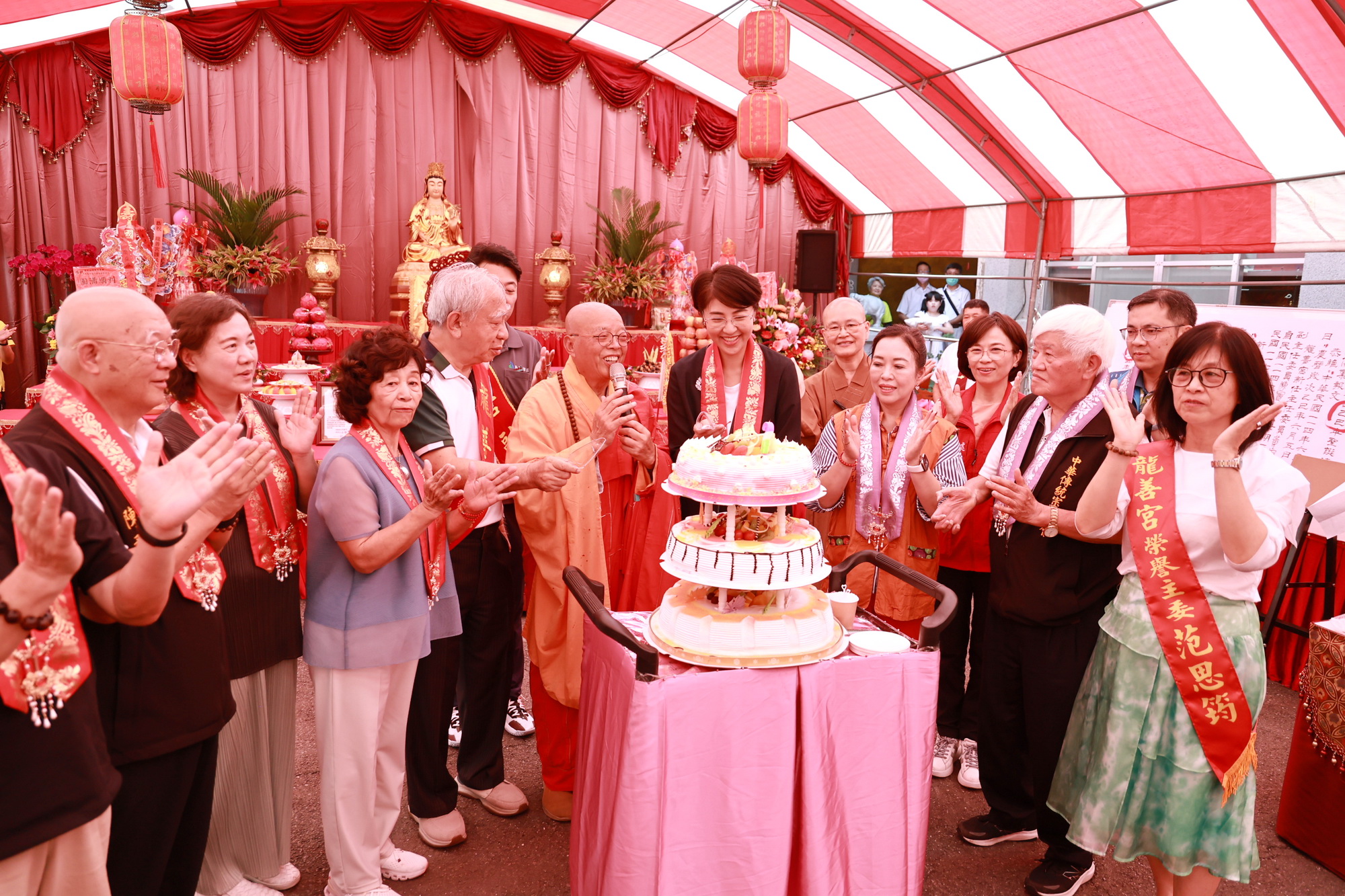 相關圖片1-清德寺舉辦龍善宮護法大將軍聖誕法會  許縣長到場獻供祈福