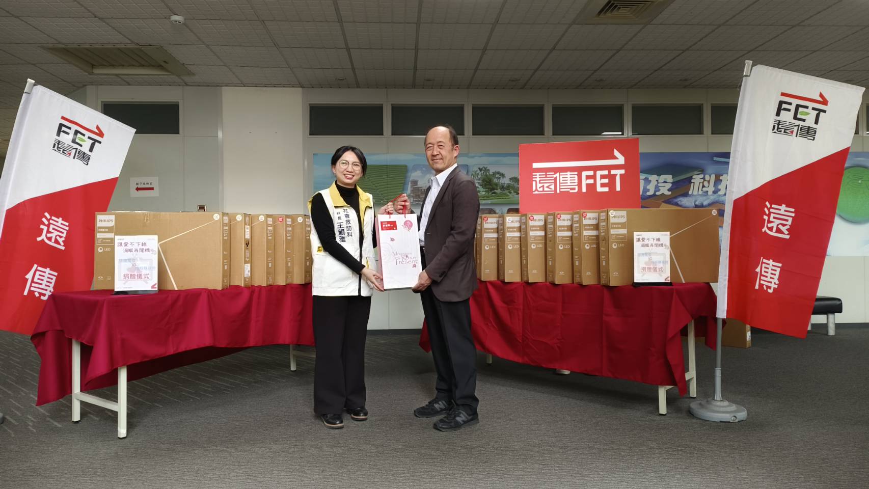 相關圖片2-遠傳電信捐贈20部再生液晶顯示器    關懷南投縣弱勢家庭