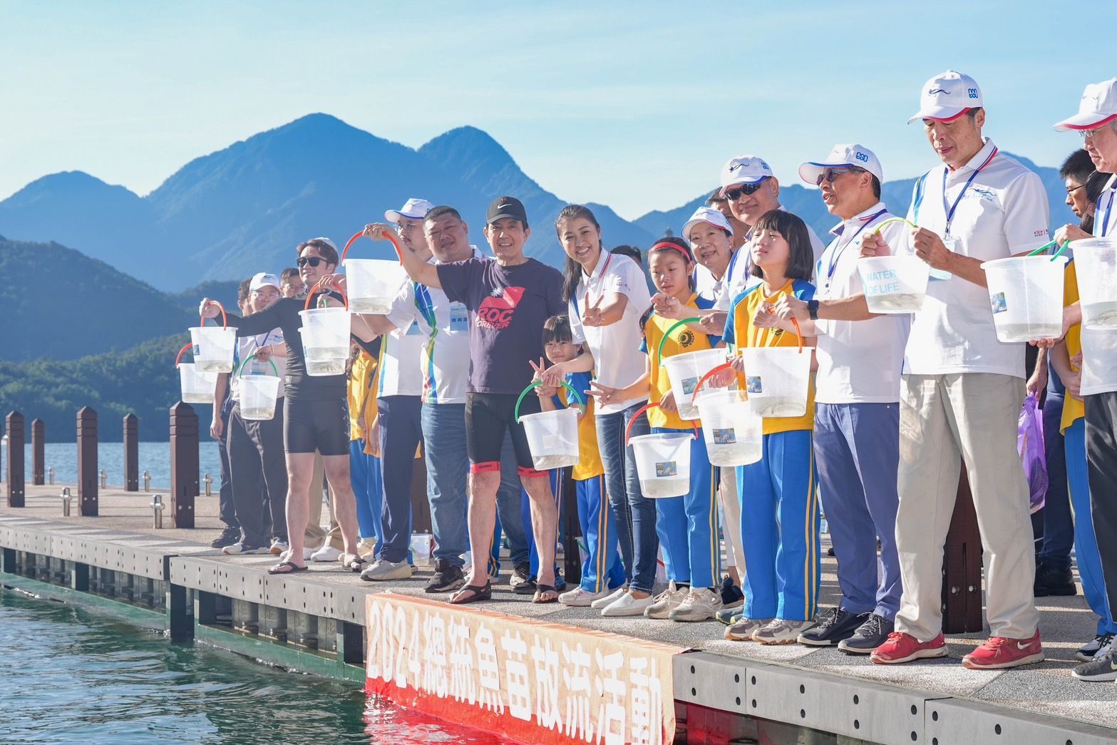 other image4-Swimming for Health in Sun Moon Lake International Swimming Carnival, County Mayor Hsu to Discuss Feasibility of Increasing Event Frequency, Sep 15th