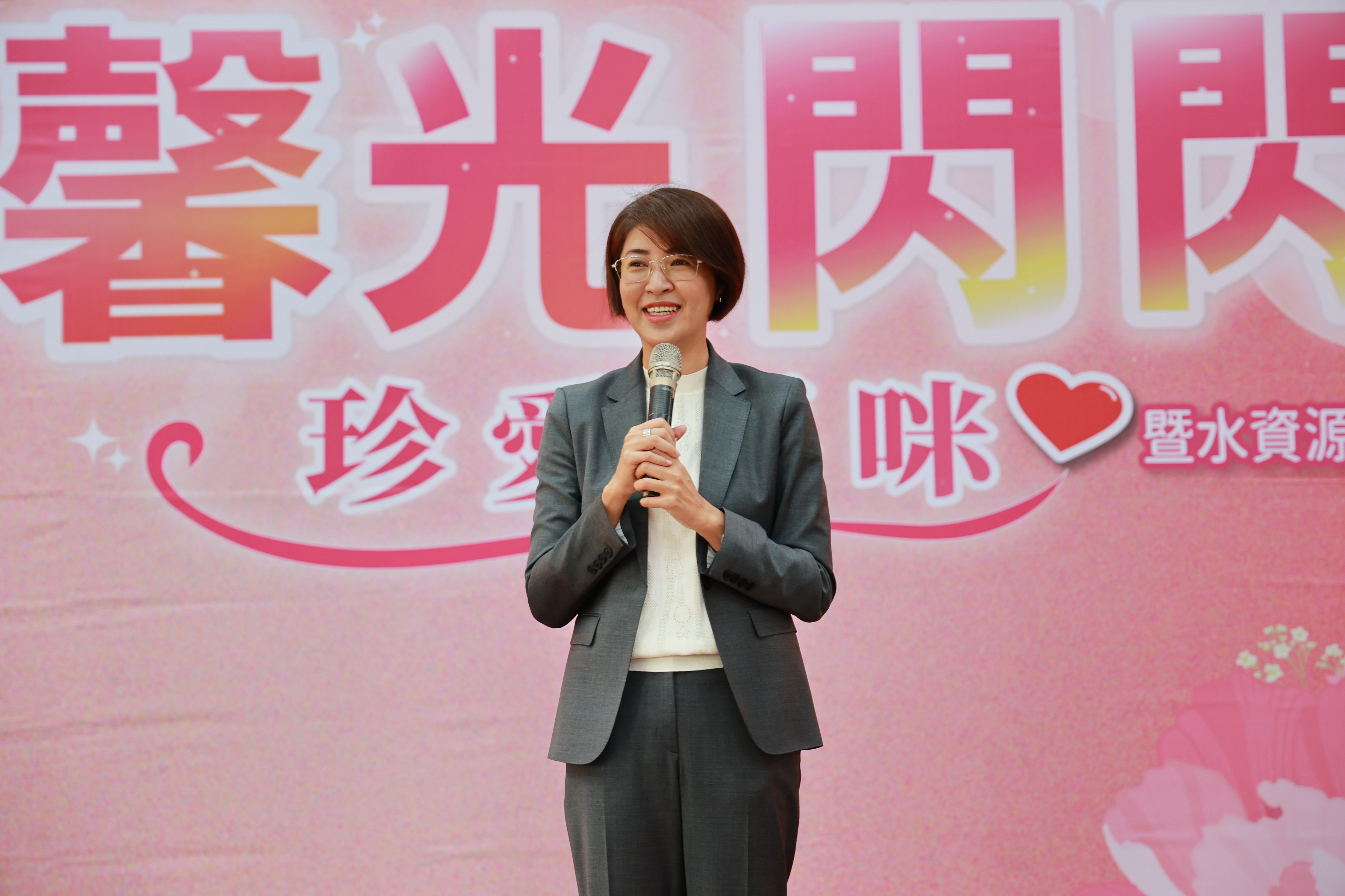 相關圖片3-許淑華縣長分赴集集與南投市　表揚模範母親