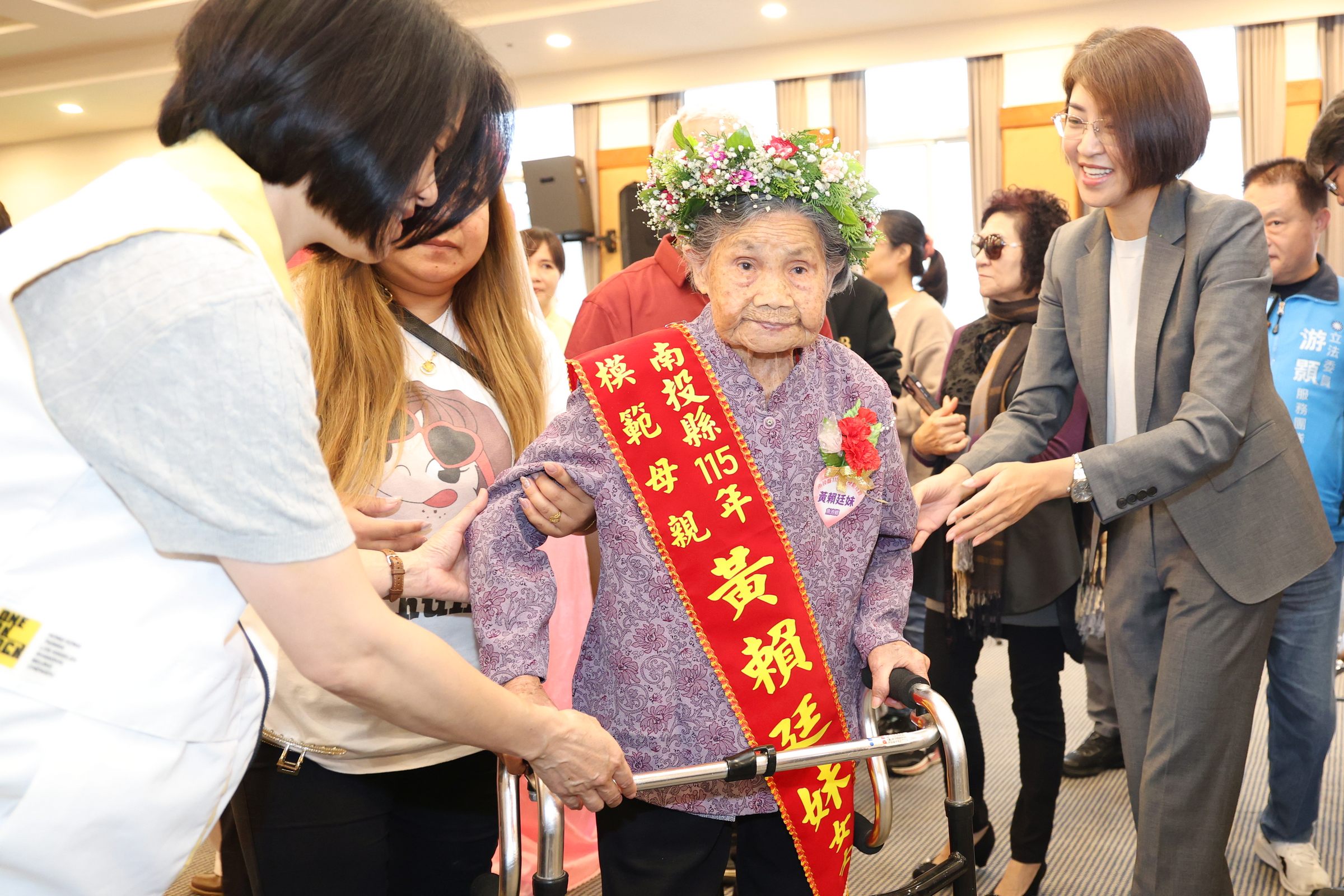 相關圖片1-「2026向母愛致敬」南投縣模範母親表揚  許縣長祝福19位模範母親傳遞愛與感恩