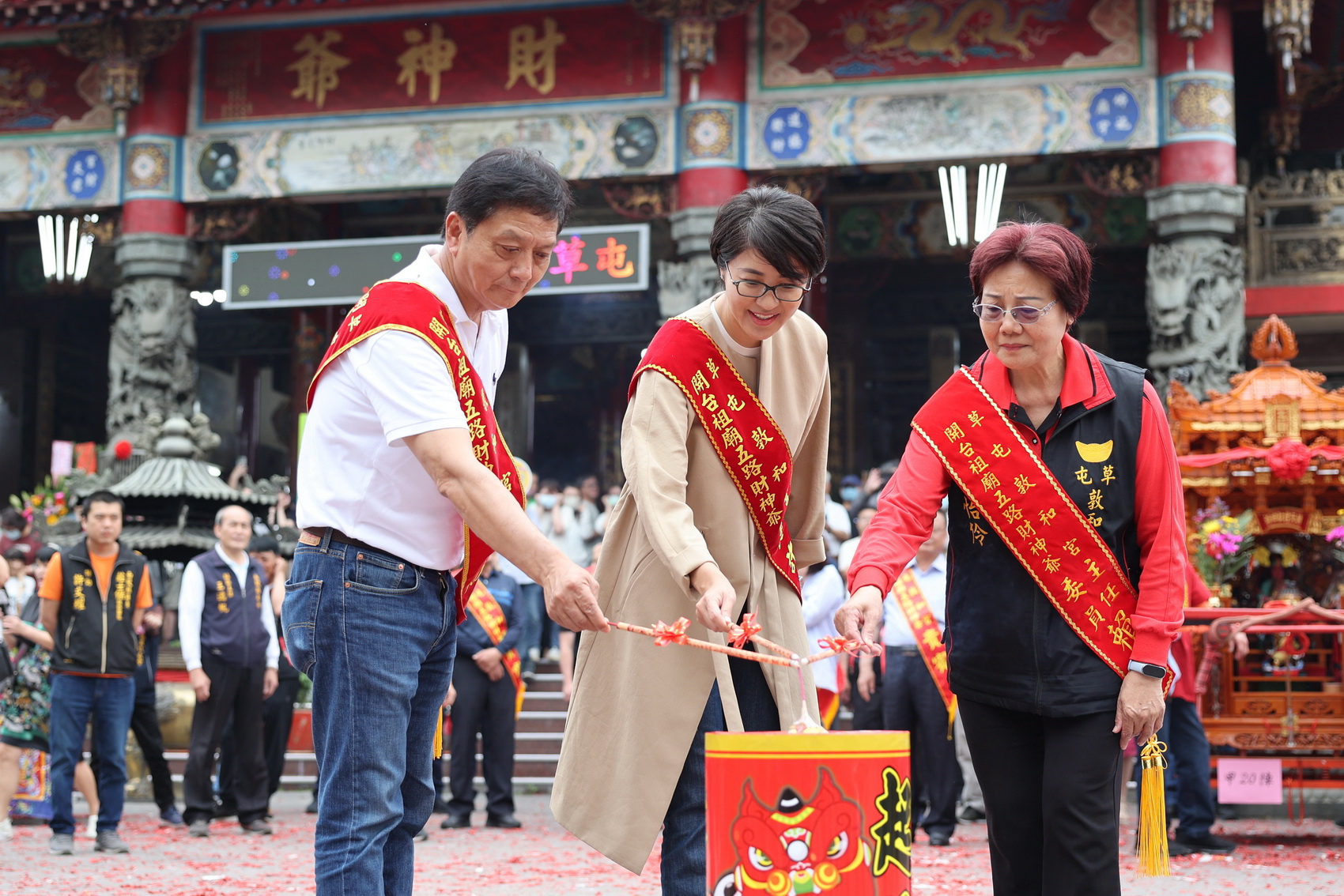 相關圖片3-敦和宮趙天君財神爺365年聖誕　許縣長為民祈福