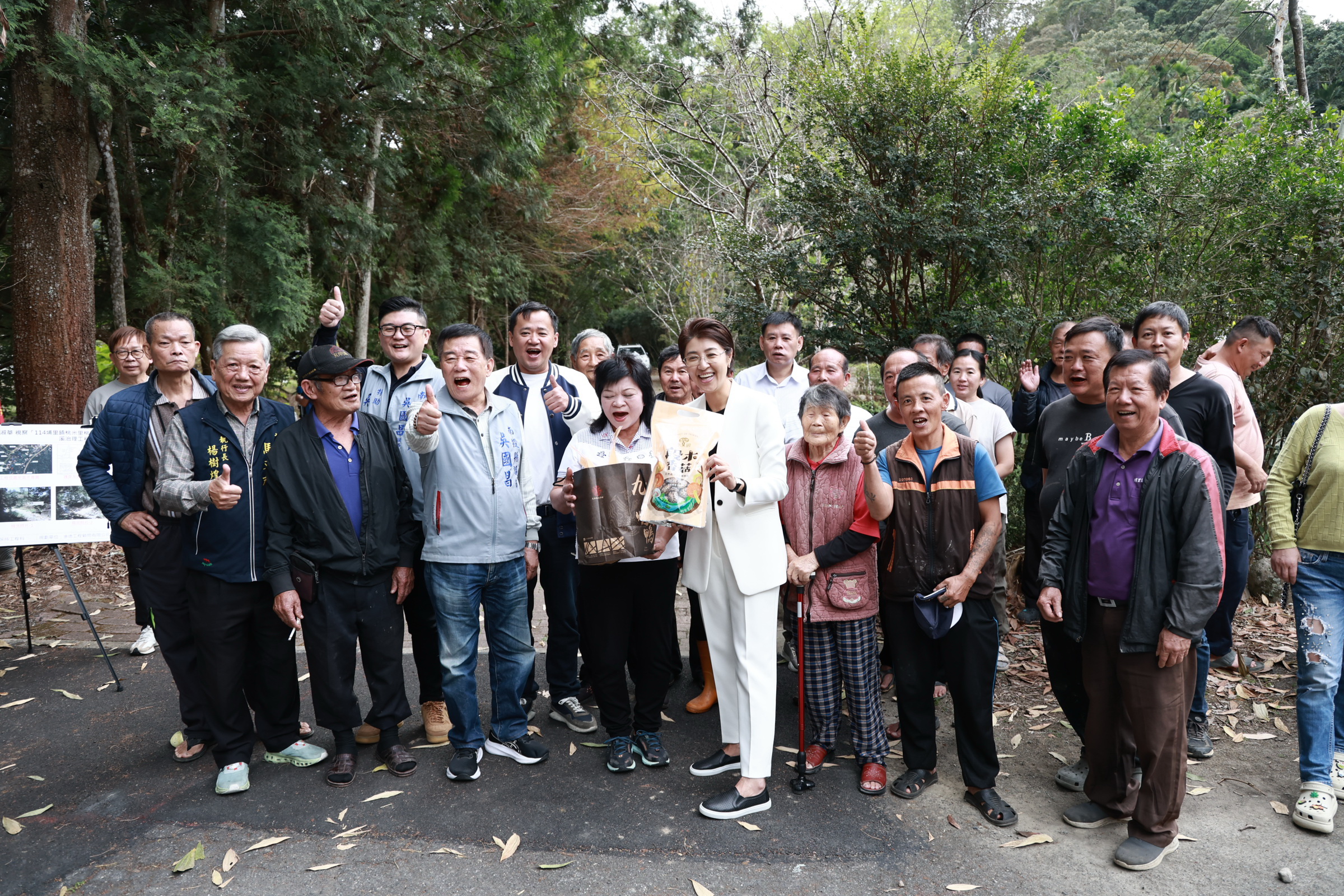 文章圖片-許縣長會勘埔里、國姓地區10件道路排水溝改善工程