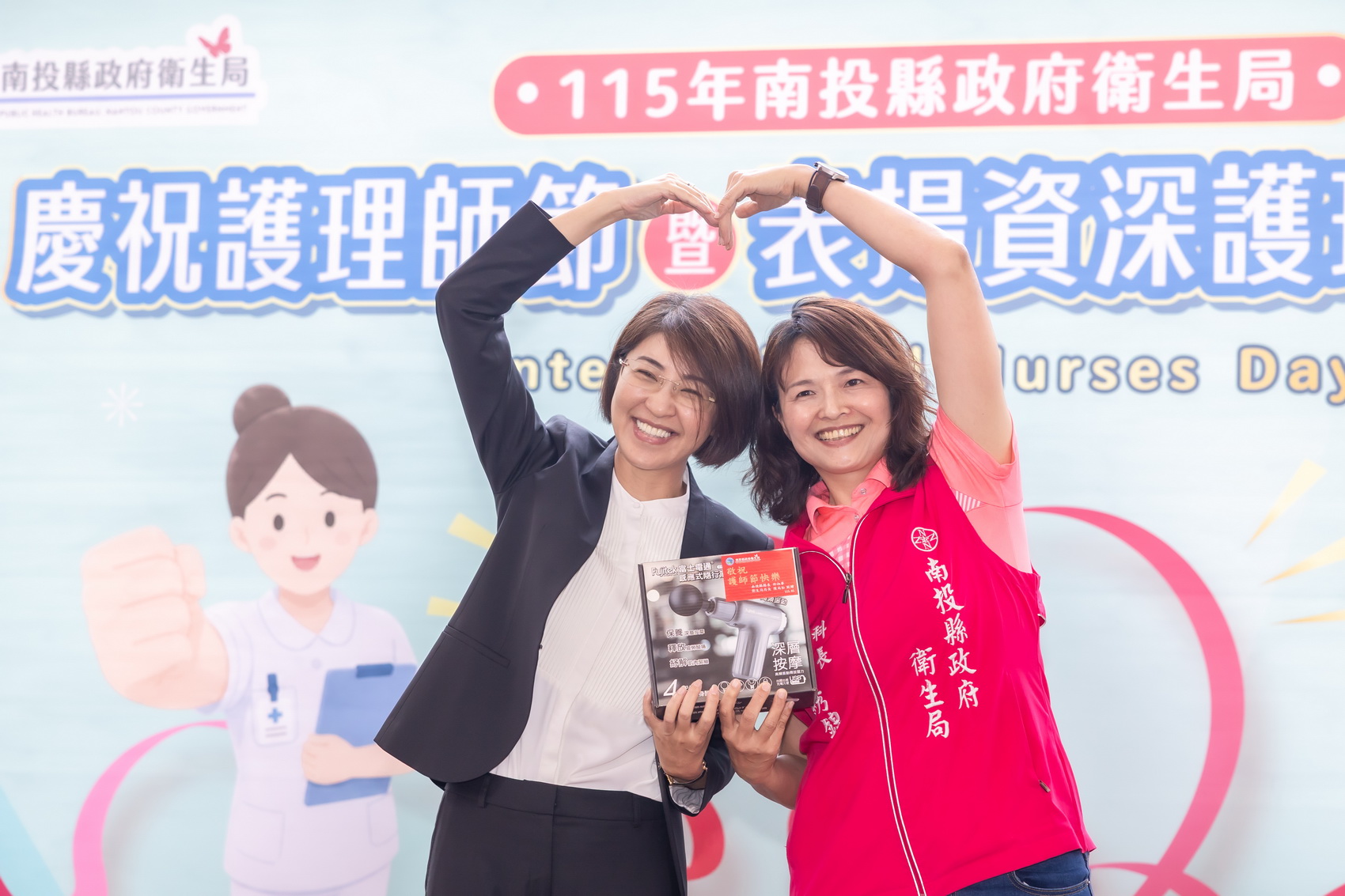 相關圖片2-白衣天使齊聚半山夢工廠歡慶護師節 縣府表揚資深護理人員