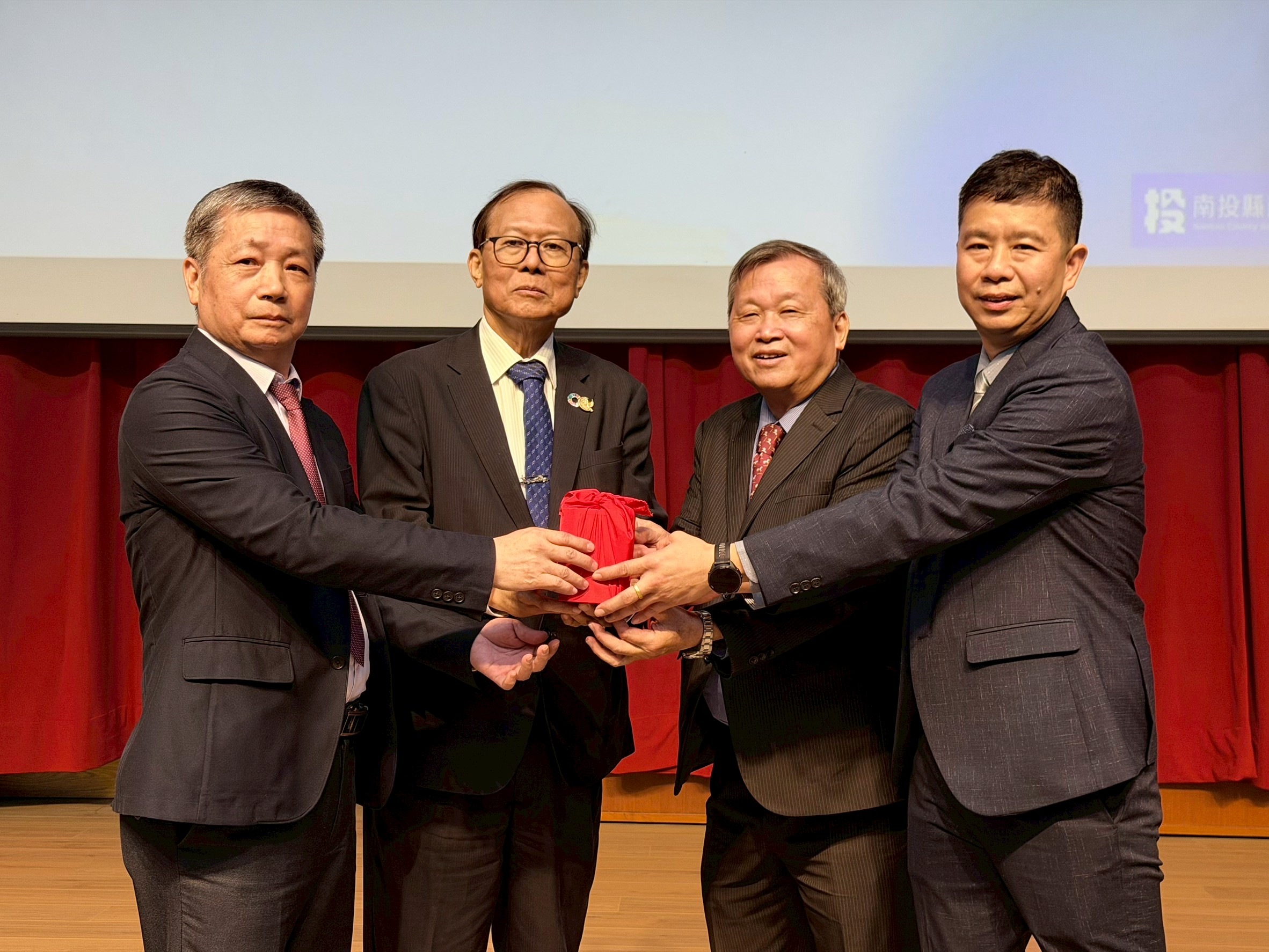 相關圖片2-南投縣政府人事處陳嘉祥履新