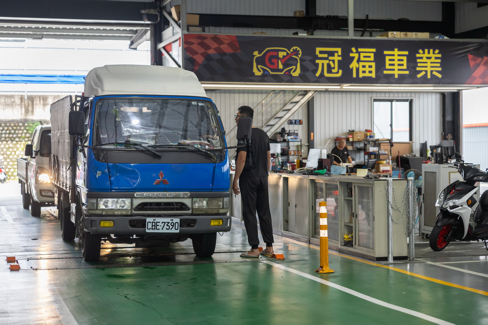 相關圖片8-冠福車業及南投中小企業協會捐贈偏鄉復康巴士