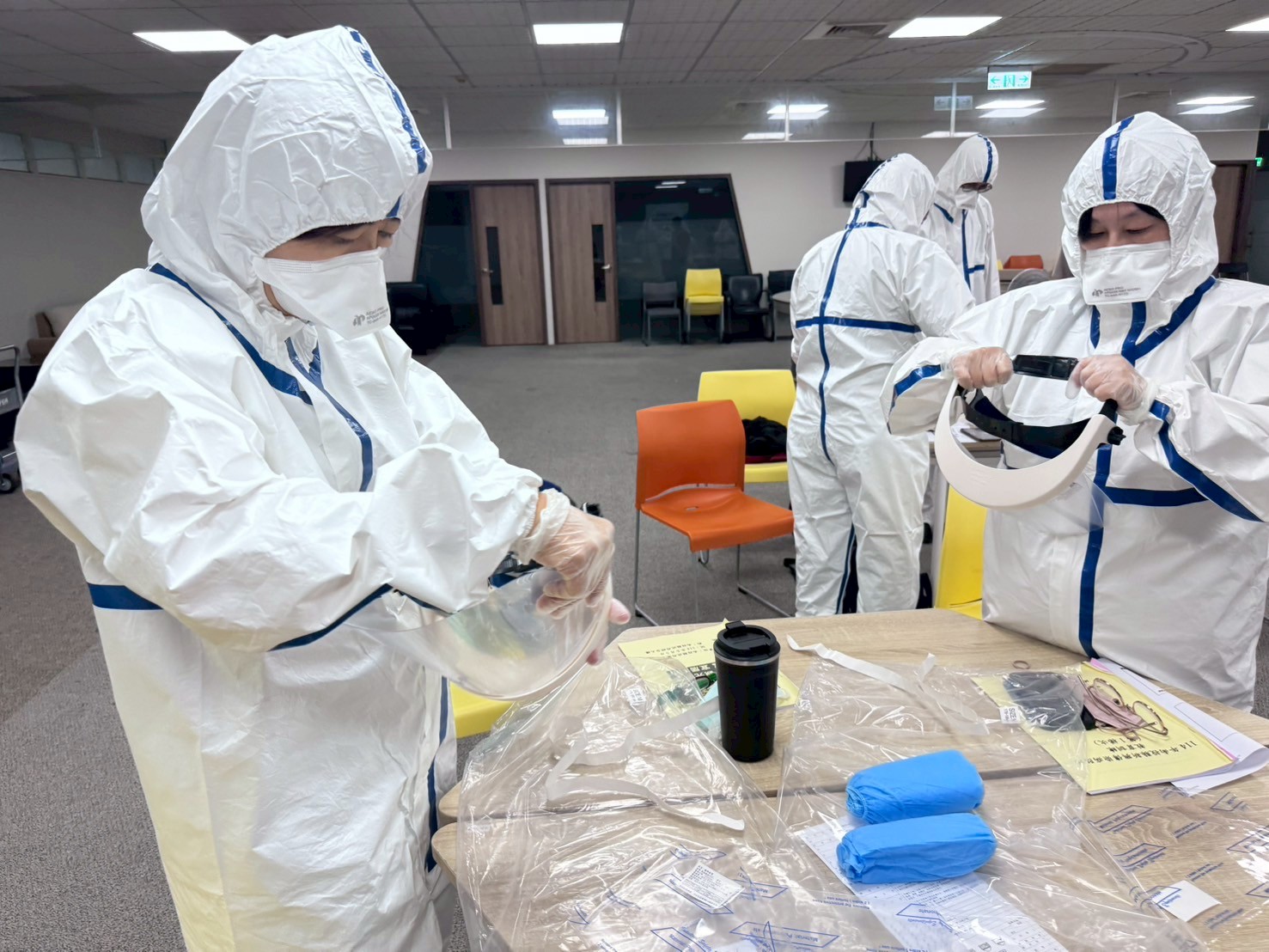 相關圖片2-防範伊波拉疫情 縣府衛生局提醒赴非洲民眾加強防護與健康監測