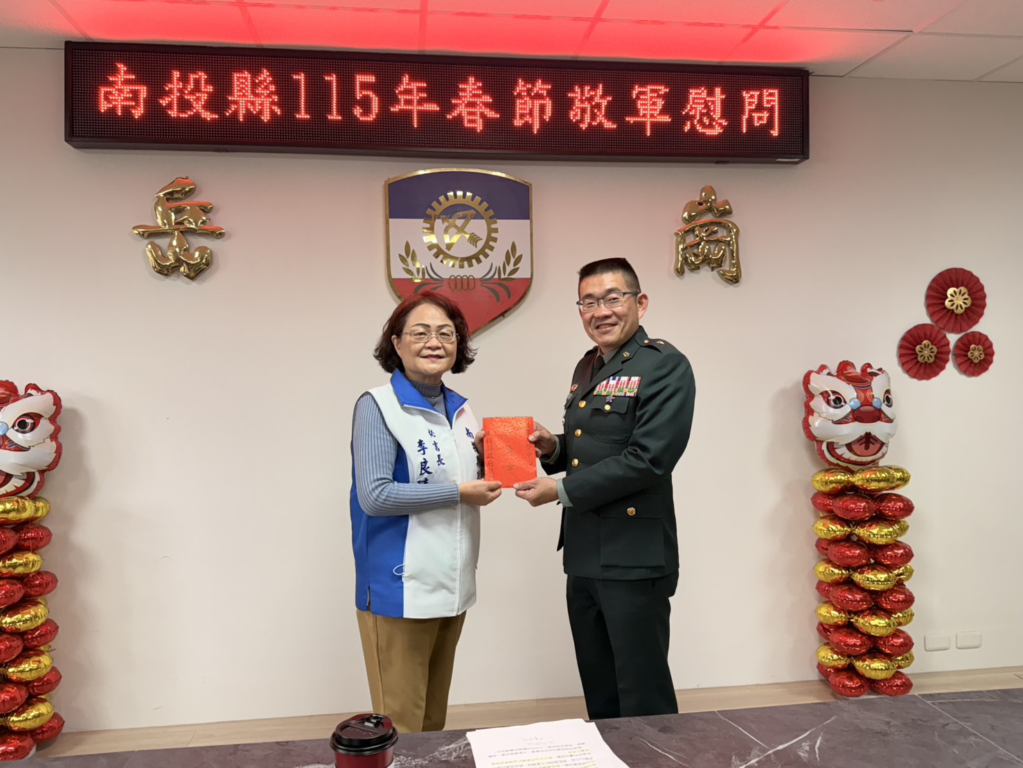 圖片-南投縣各界春節敬軍　縣府秘書長率團向國軍致敬感謝
