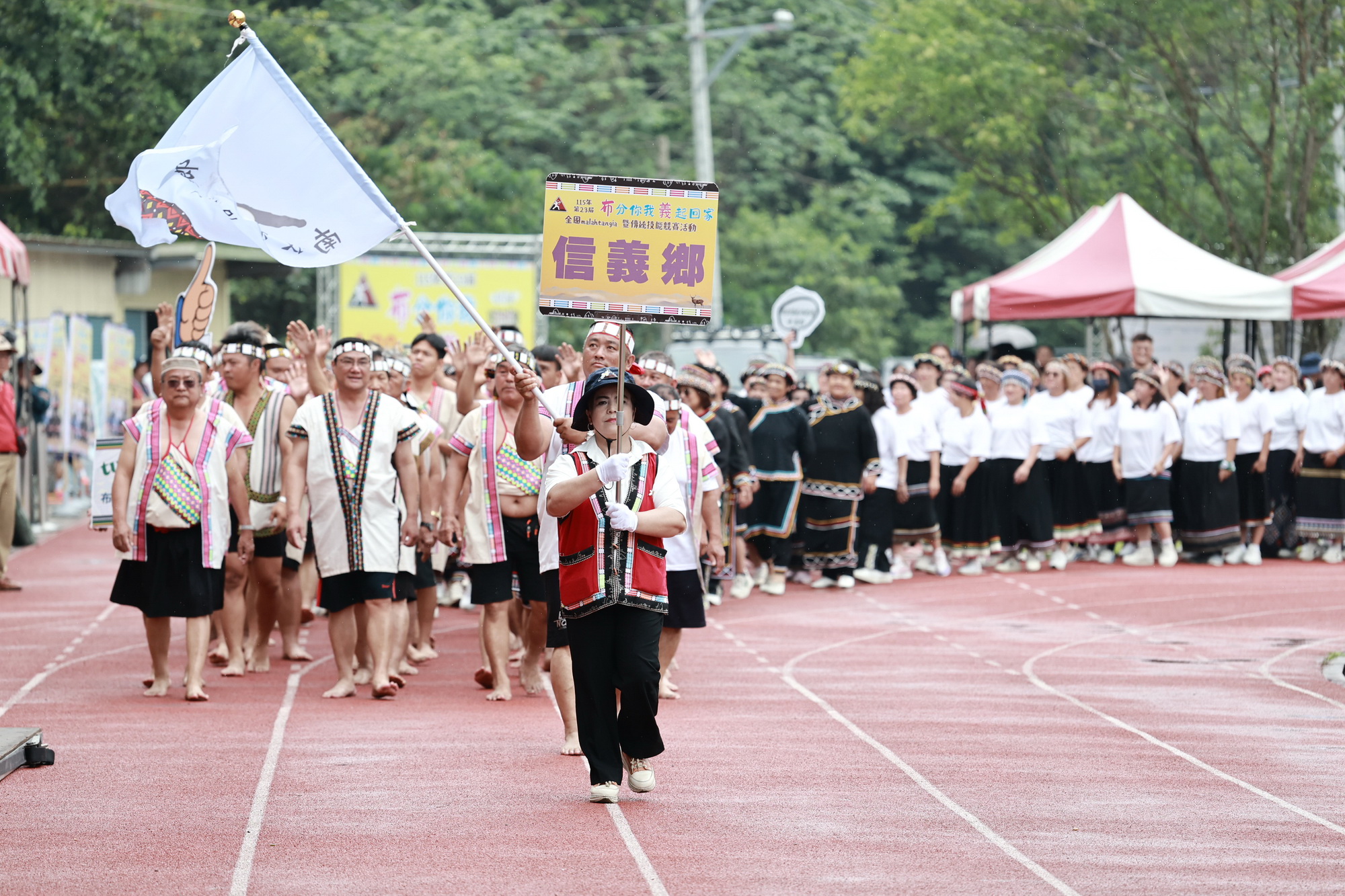 相關圖片2-許縣長會出席全國布農族射耳祭暨傳統技能競賽開幕式