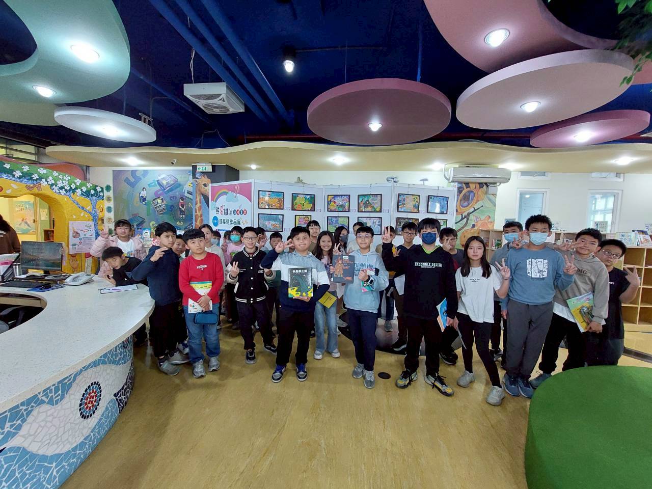 文章圖片-115年4月18日至5月31日於名間鄉立圖書館展出「114-1期『說』情『畫』意活動─心得達人縣長獎得獎作品巡迴展」，歡迎大家一起到圖書館欣賞獲獎學生的創作心得！