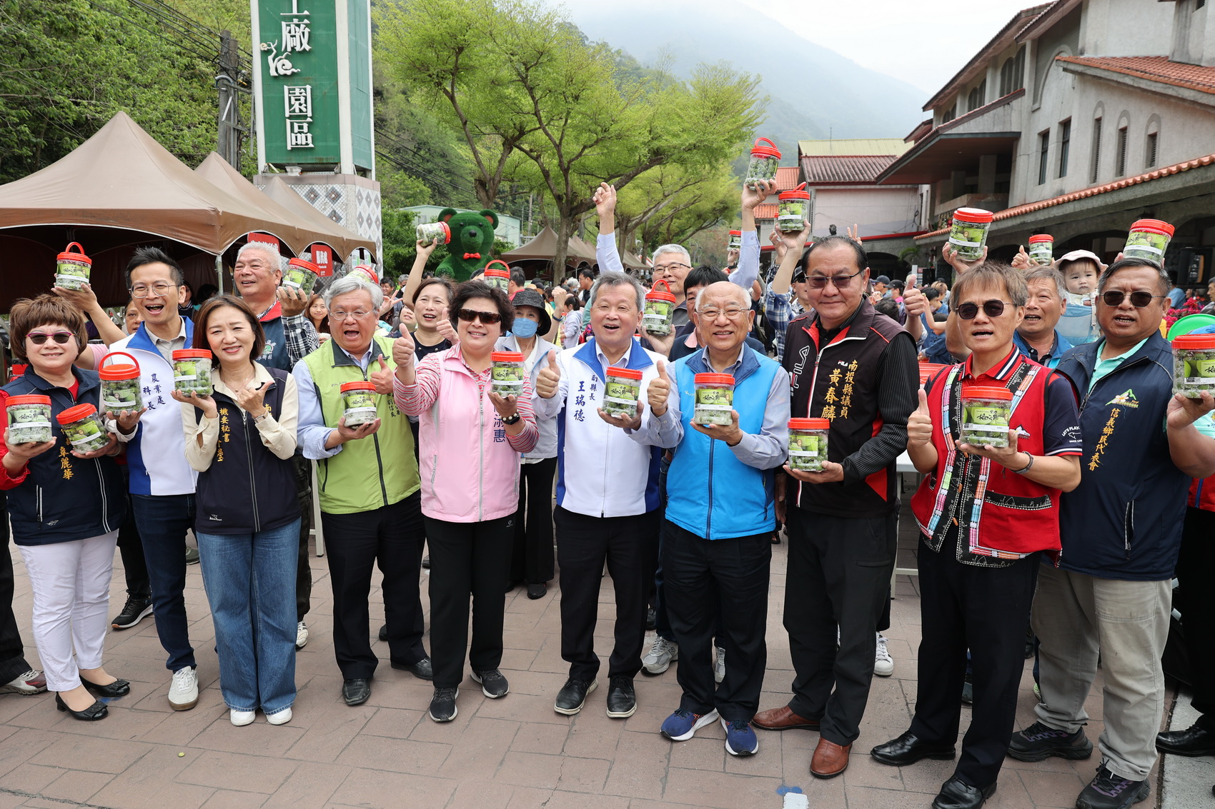 圖片-南投梅子節信義鄉農會登場　500人齊聚體驗製梅