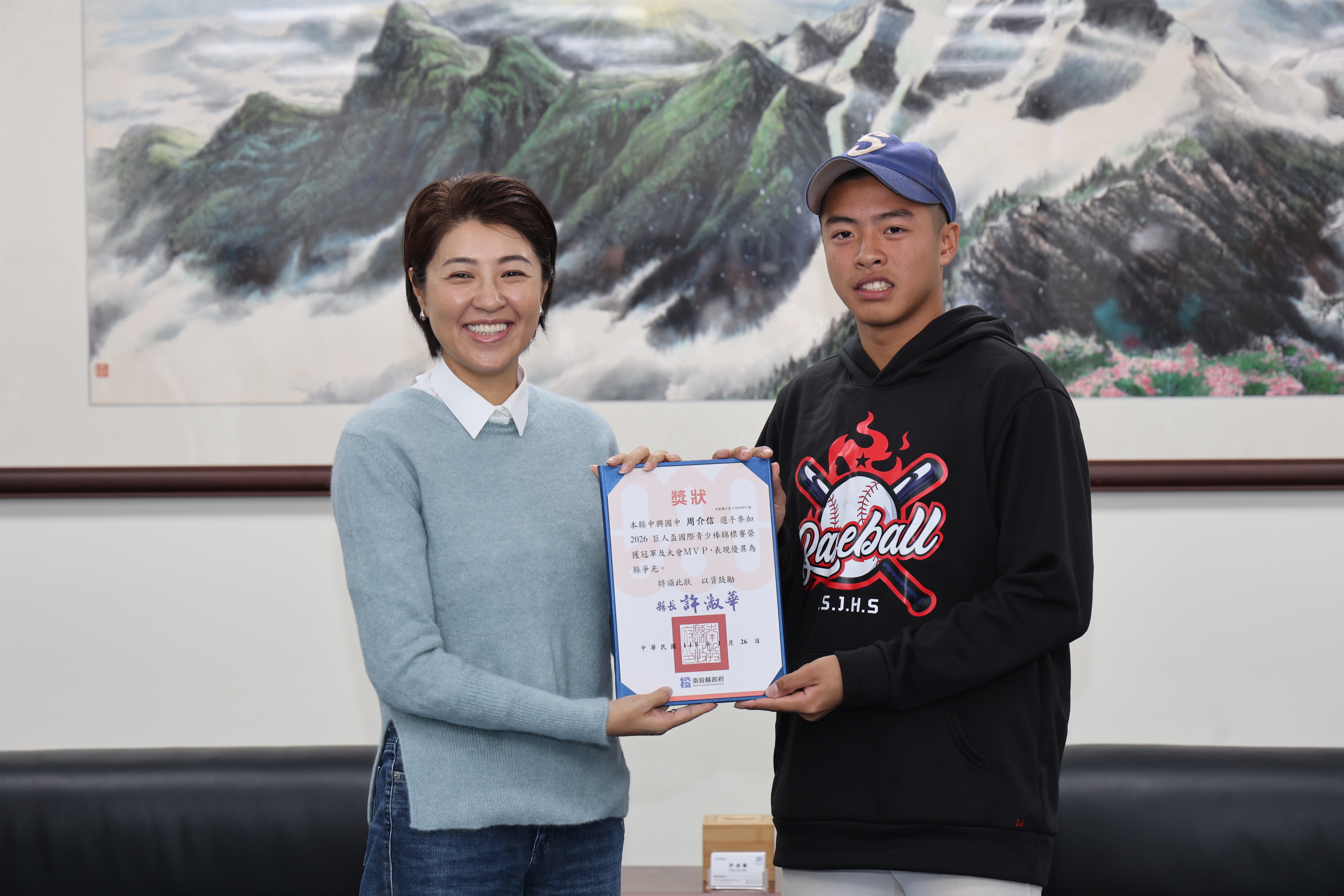 相關圖片6-中興國中勇奪2026巨人盃國際青少棒冠軍 許淑華縣長接見表揚