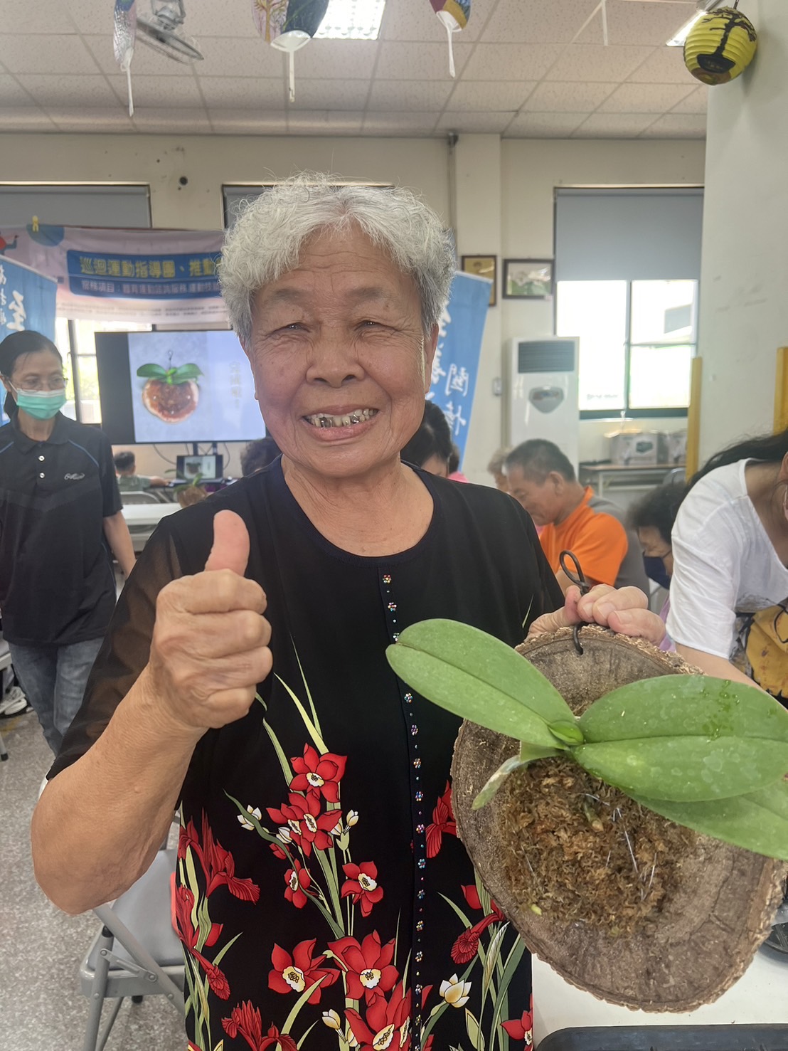 相關圖片2-結合綠色照護推動環境綠美化    高齡長者動手做