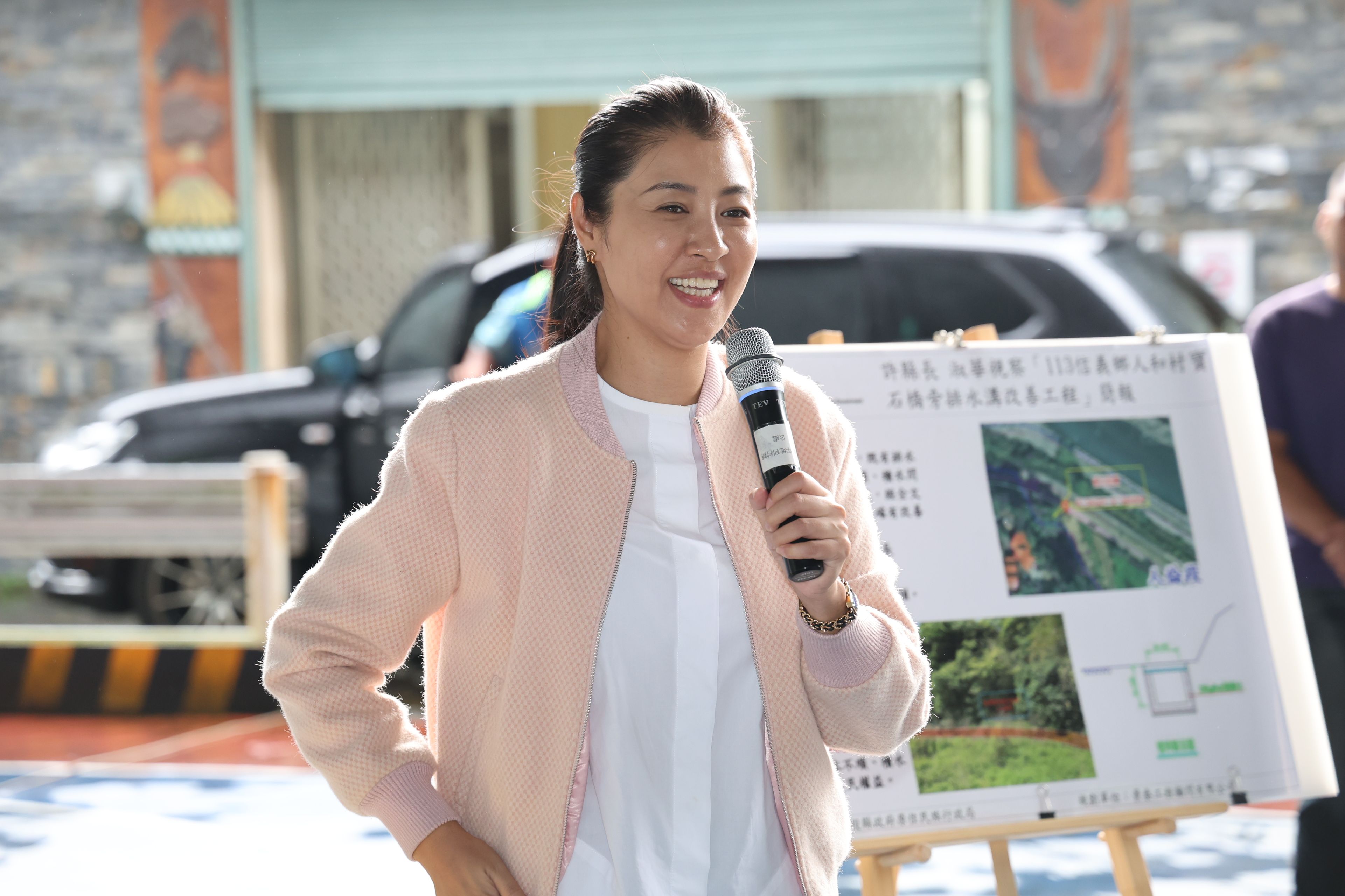 圖片-許縣長會勘信義鄉馬不停蹄，簽核18件逾2千萬元改善工程