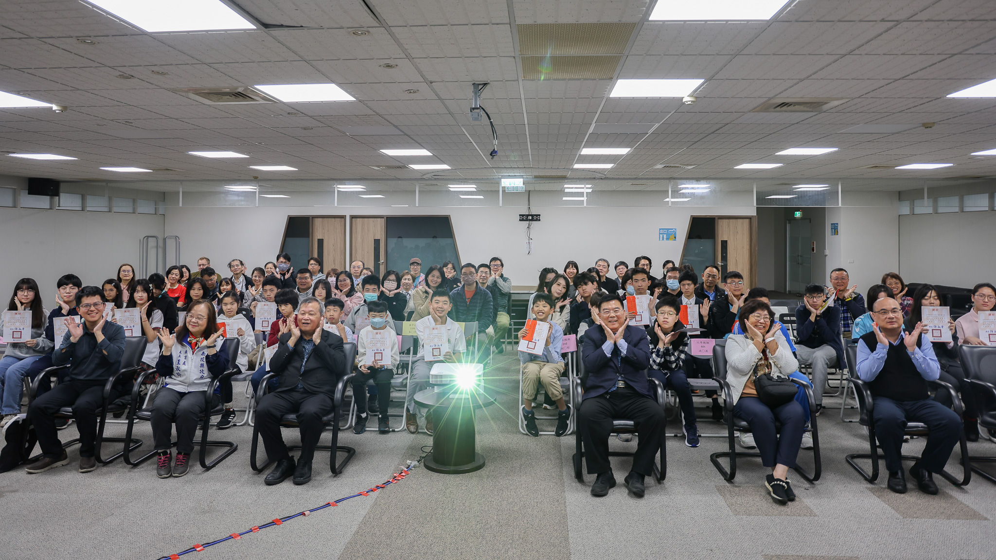 相關圖片4-南投縣第四屆縣長盃中小學英文能力測驗比賽頒獎　副縣長王瑞德勉勵學子紮根本土放眼世界