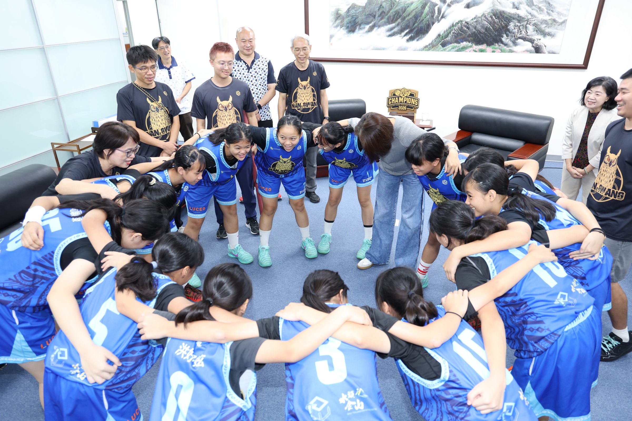 相關圖片3-南光國小女籃勇奪全國EBL冠軍 許縣長表揚力讚「山城之霸」