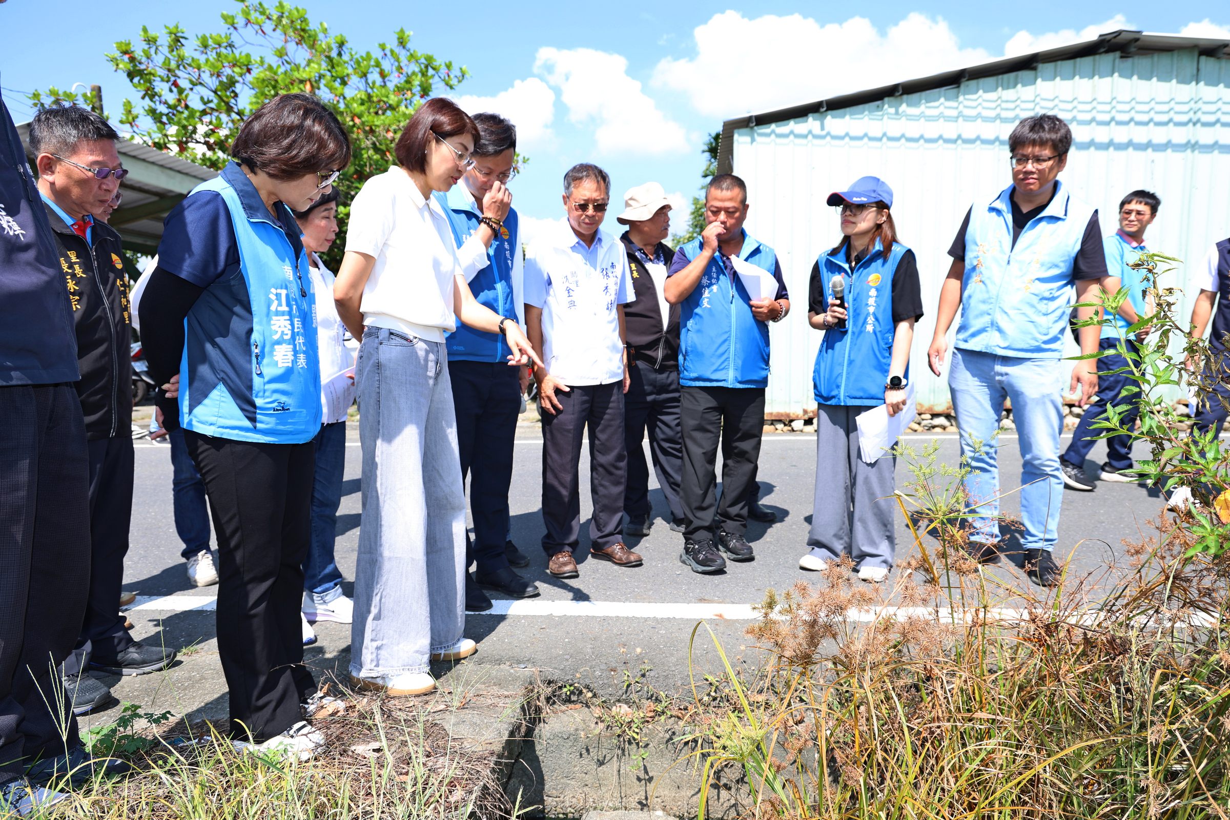 相關圖片1-許縣長率隊會勘南投市14項地方建設簽核逾2,100萬元經費　  傾聽民意解決民瘼 打造安全宜居生活環境