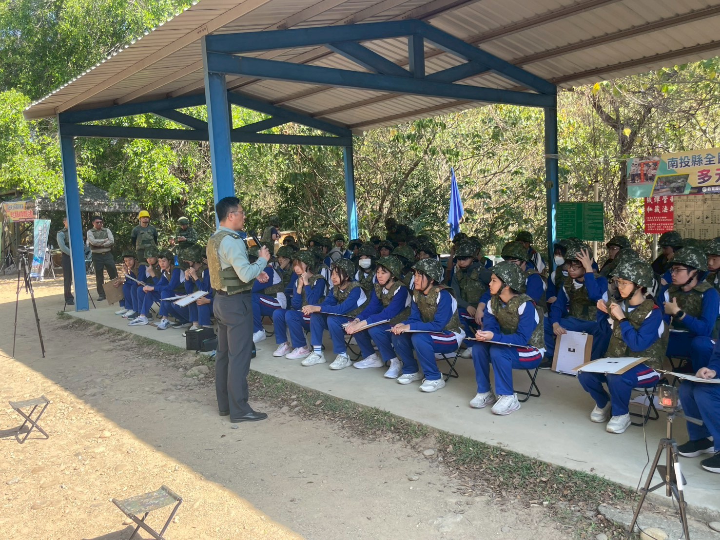 相關圖片1-南投縣高中職實彈射擊體驗活動登場 1700餘名師生成功嶺深化全民國防教育
