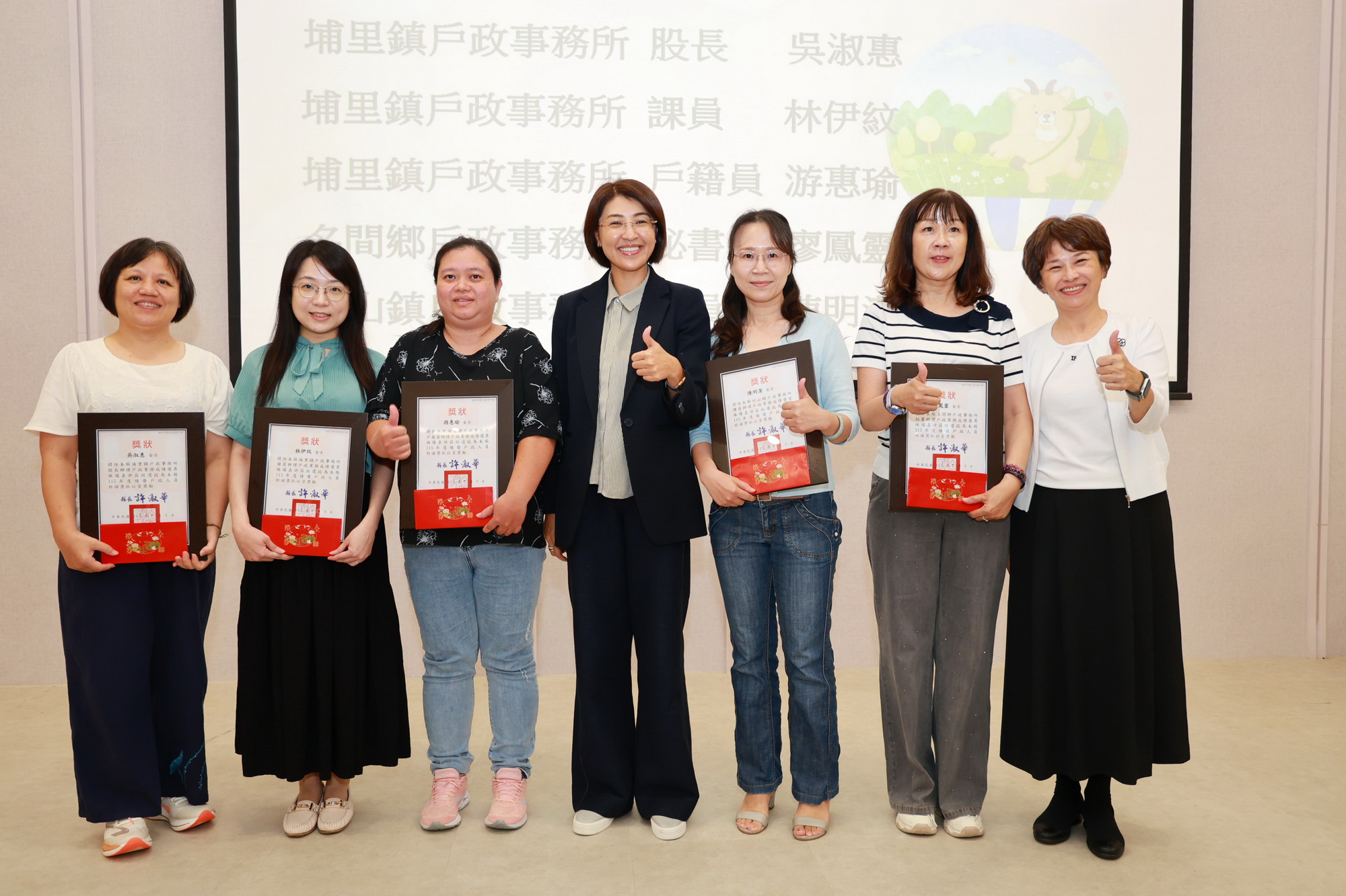 相關圖片2-全國戶政日表揚績優人員　許縣長感謝同仁與志工打造便民服務