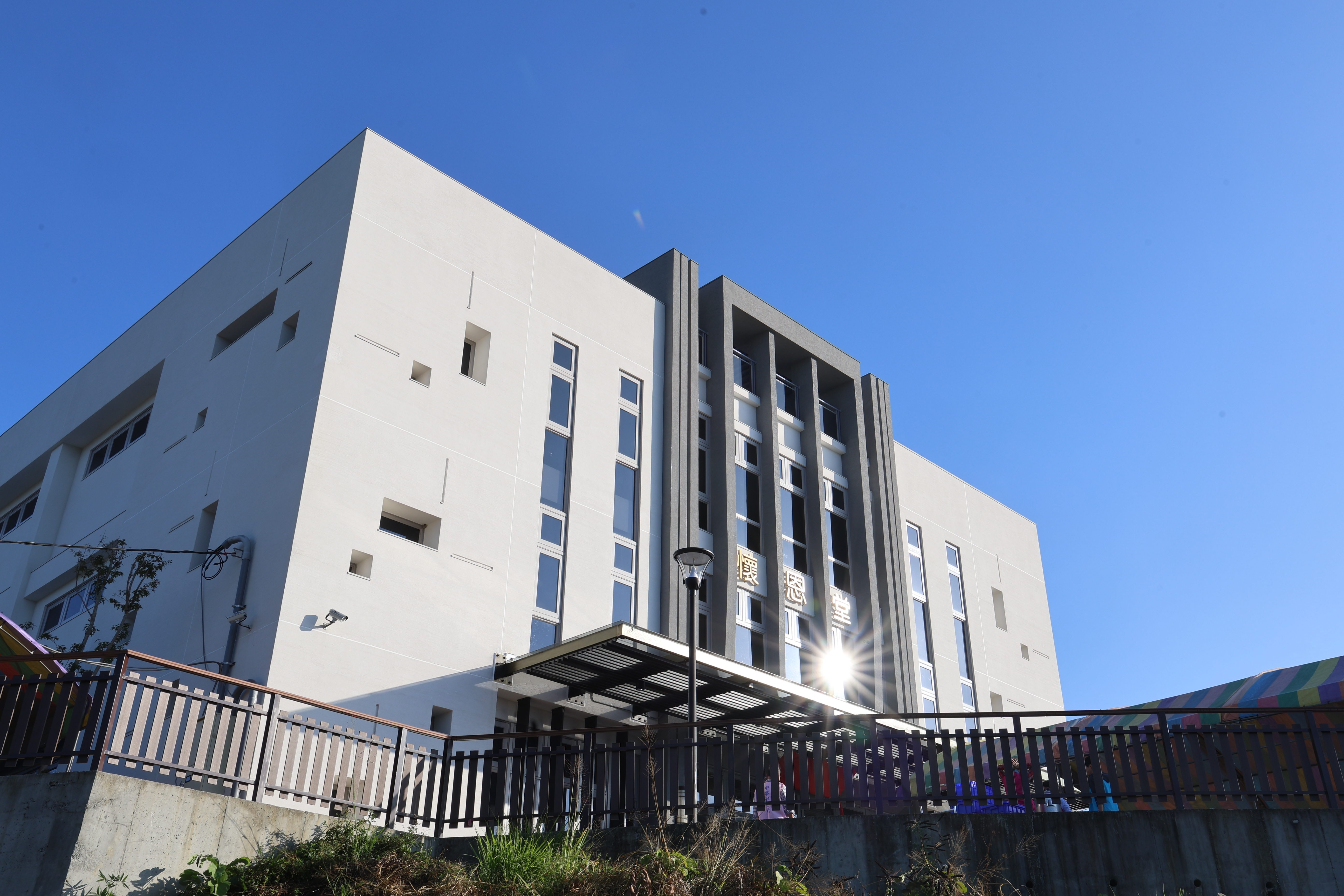 圖片-中寮鄉第10公墓「懷恩堂」盛大揭牌 打造現代化莊嚴追思場域