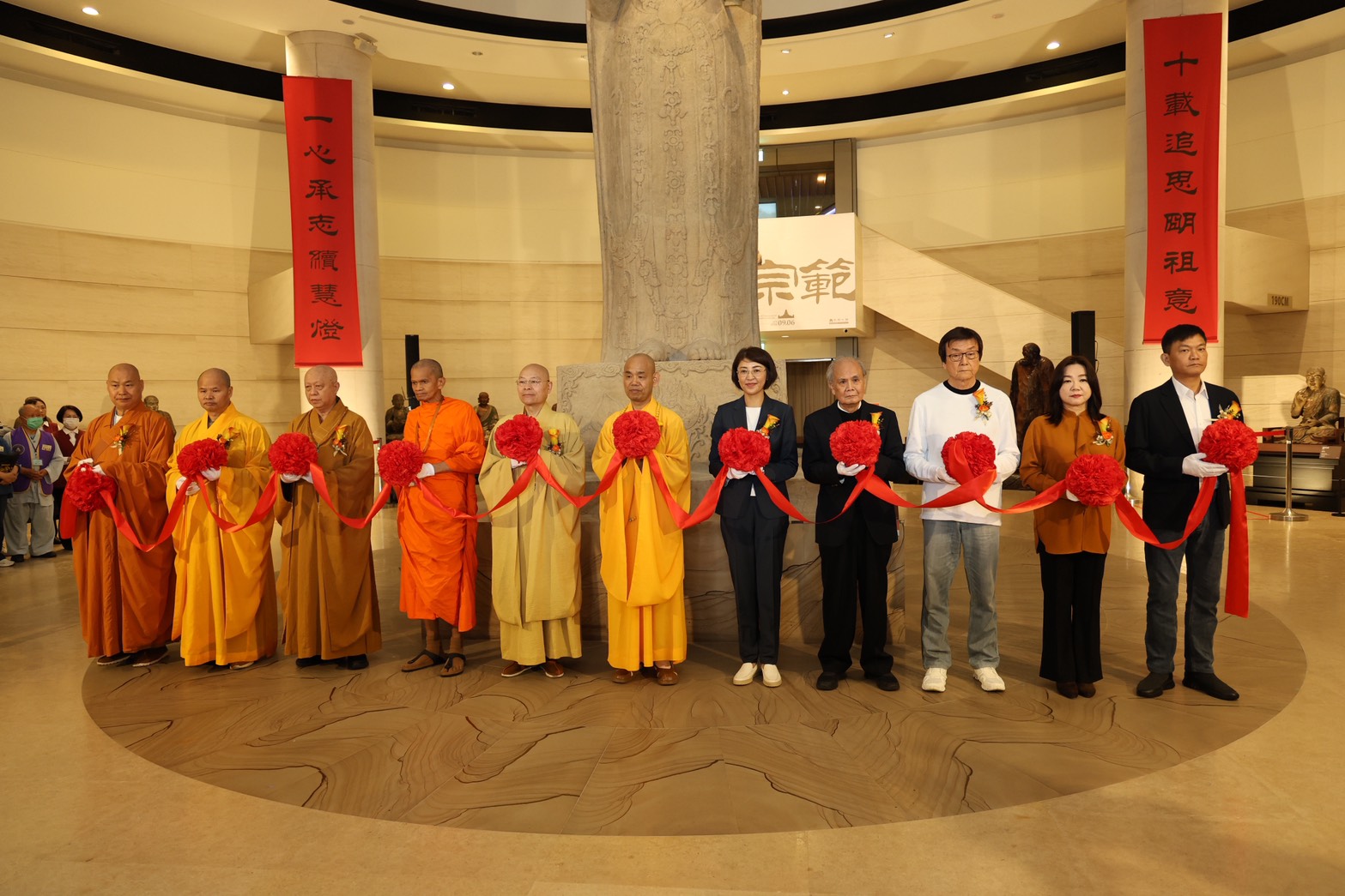 圖片-中台禪寺「仰懷宗範—開山祖師圓寂十週年紀念特展」登場 許縣長出席剪綵揭幕